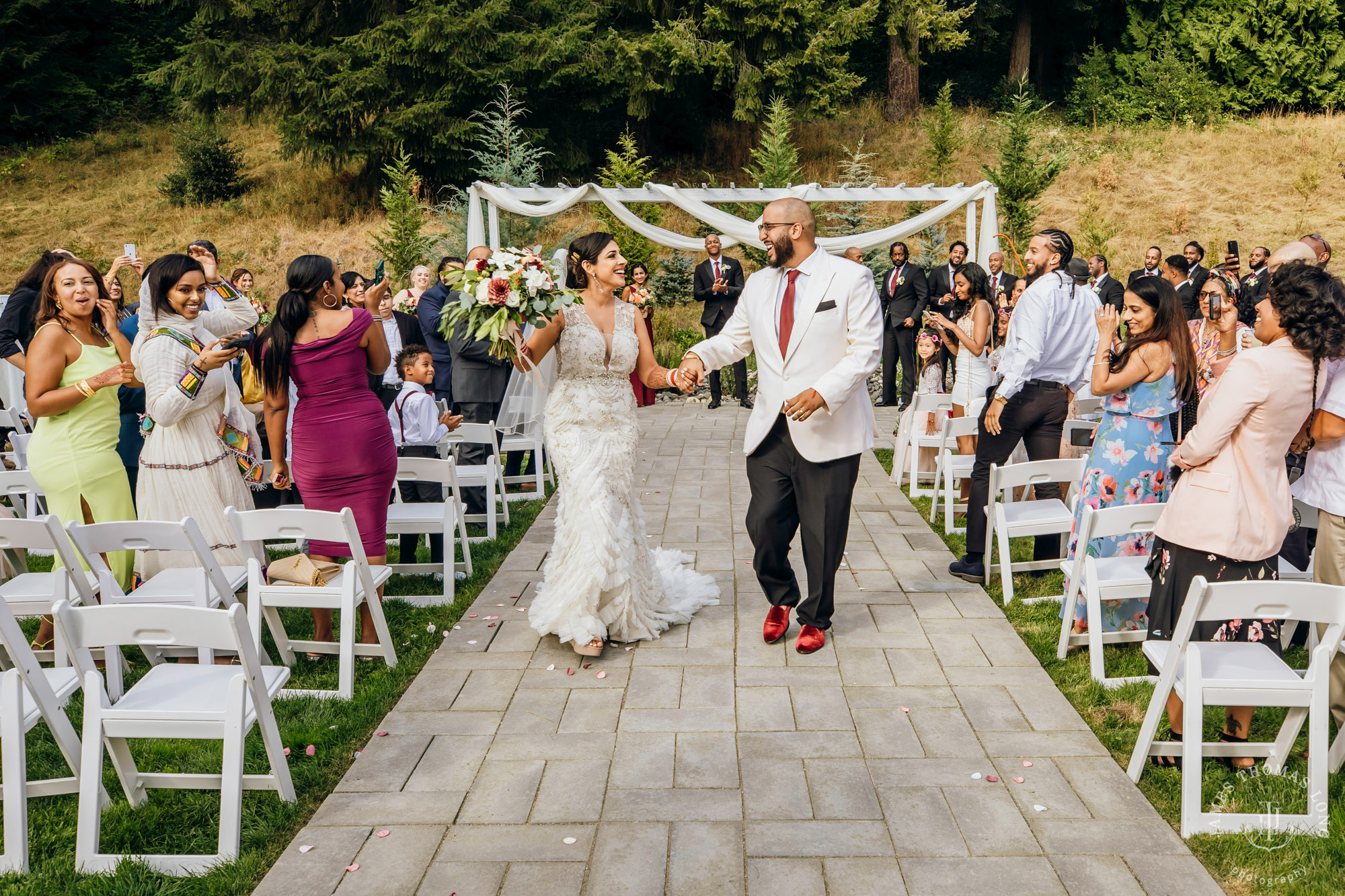 Evergreen Meadows Snoqualmie wedding by Seattle wedding photographer James Thomas Long Photography