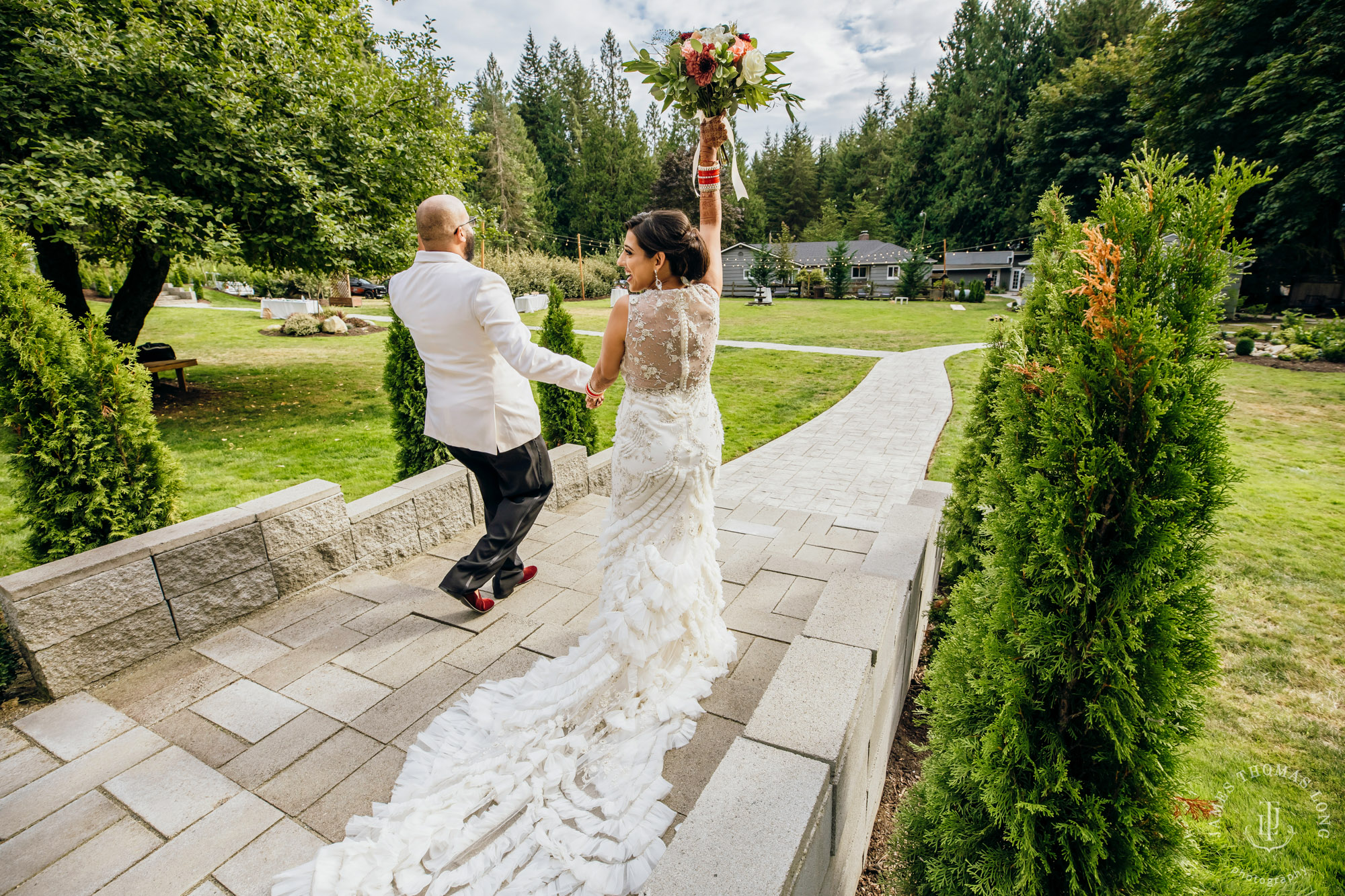 Evergreen Meadows Snoqualmie wedding by Seattle wedding photographer James Thomas Long Photography