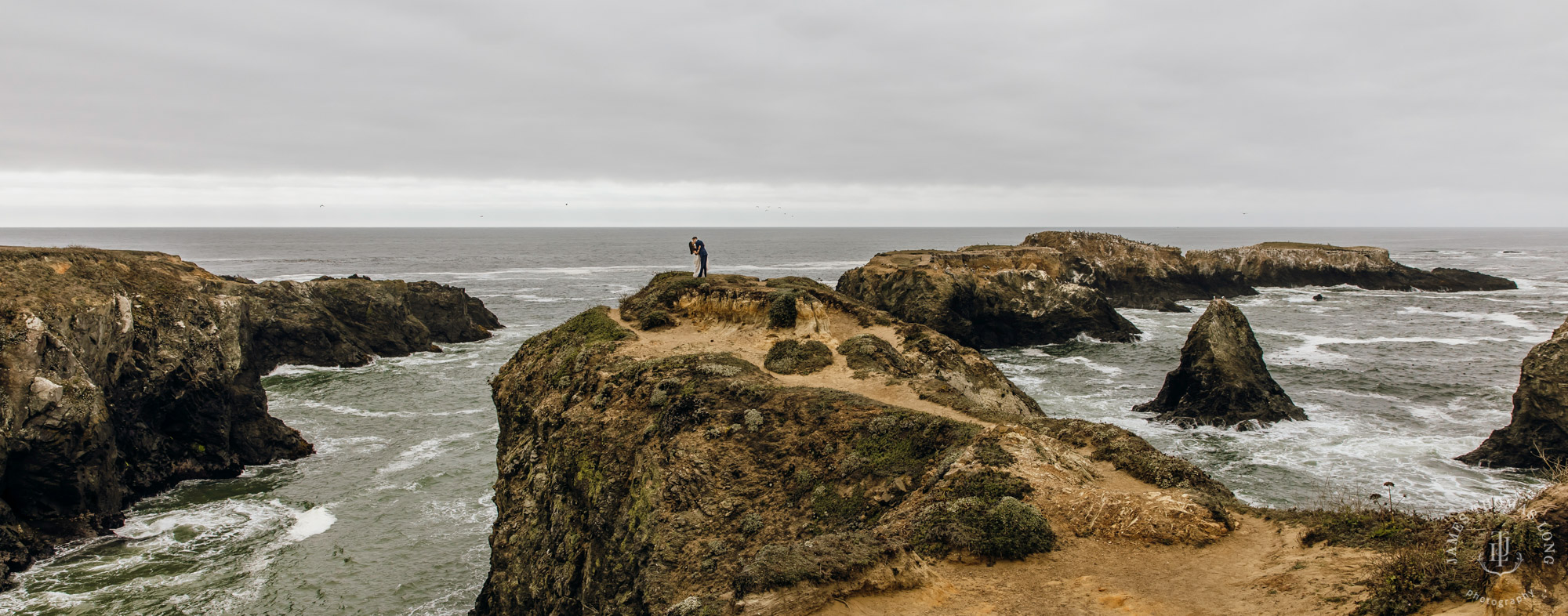 Destination wedding in Mendocino by Seattle wedding photographer James Thomas Long Photography