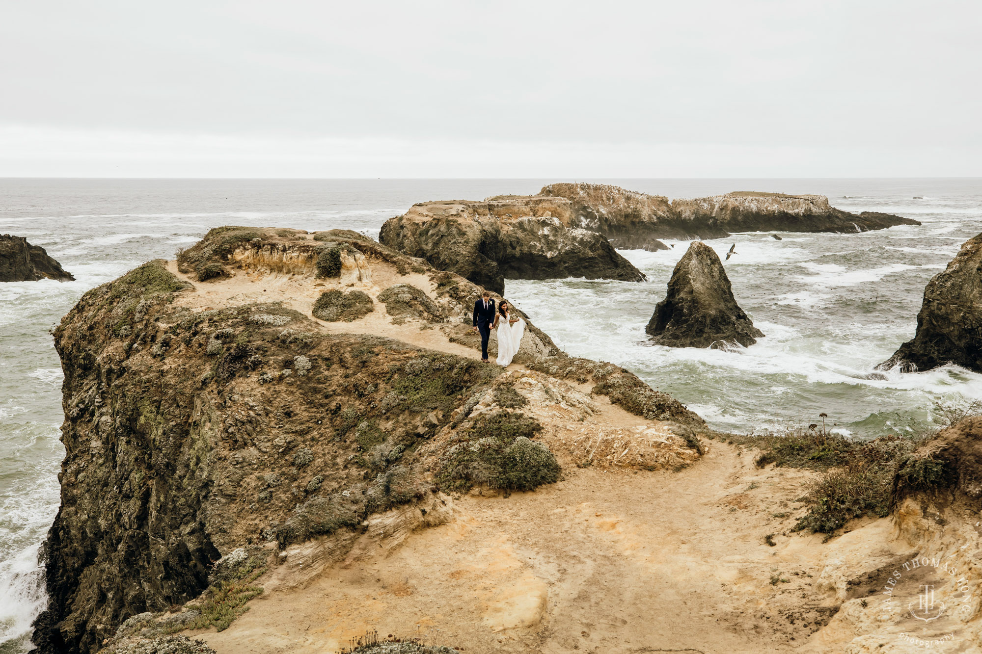 Destination wedding in Mendocino by Seattle wedding photographer James Thomas Long Photography