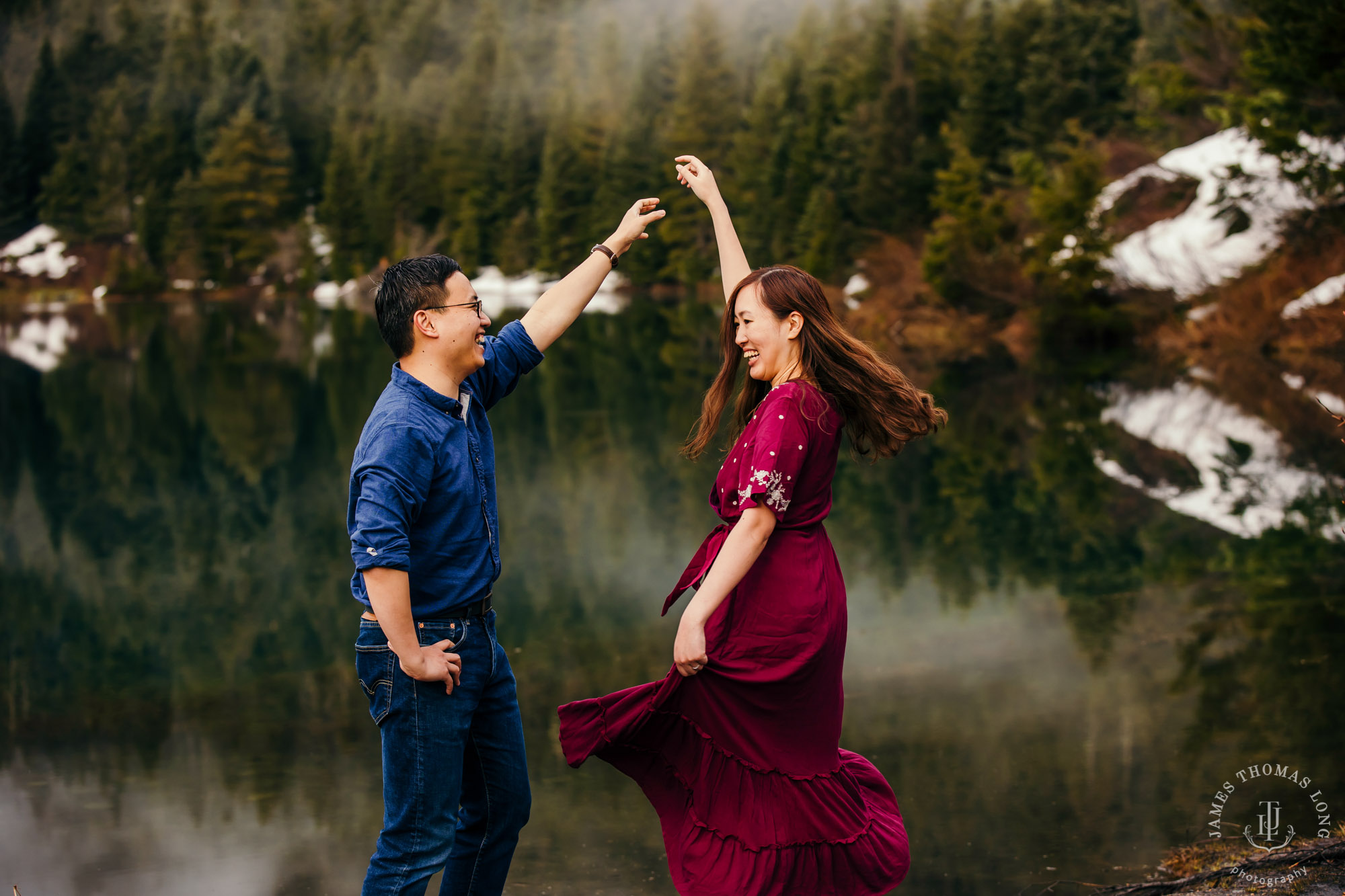 Snoqualmie Pass adventure engagement session by Seattle adventure wedding photographer James Thomas Long Photography