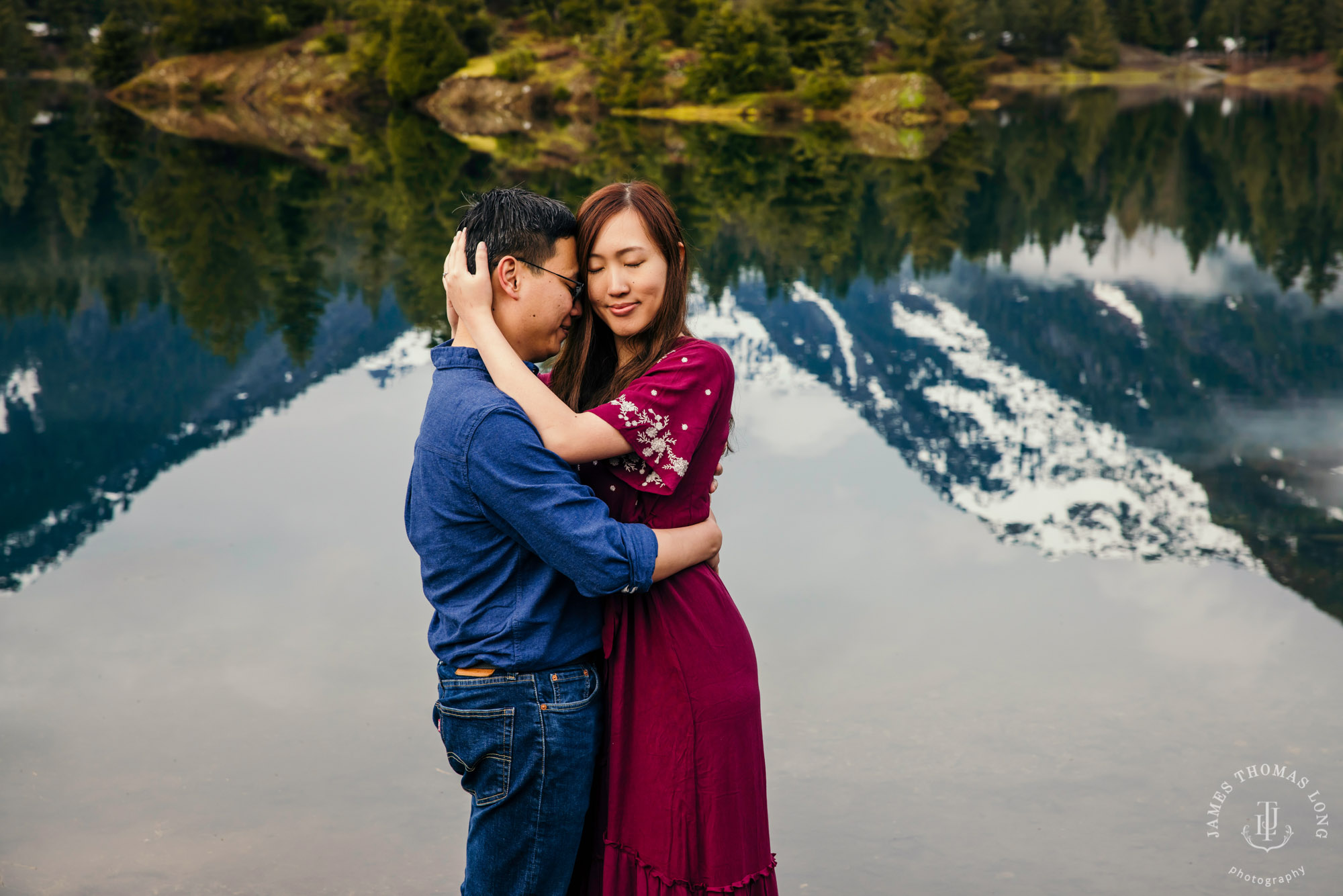 Snoqualmie Pass adventure engagement session by Seattle adventure wedding photographer James Thomas Long Photography