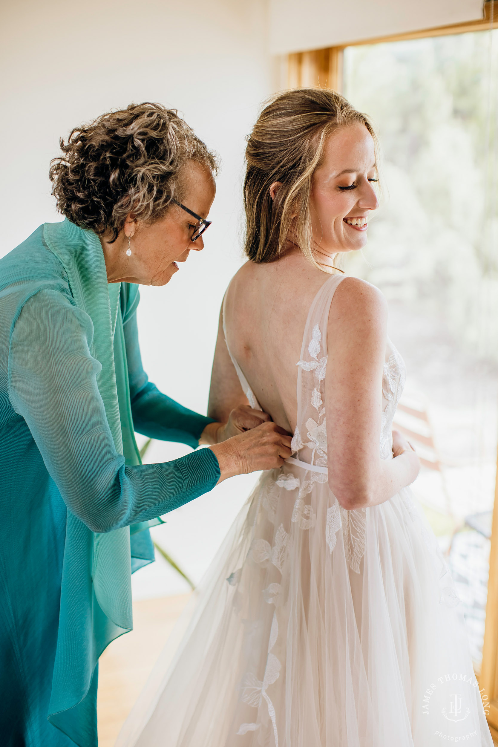 Tsillan Cellars Lake Chelan wedding by Seattle wedding photographer James Thomas Long Photography