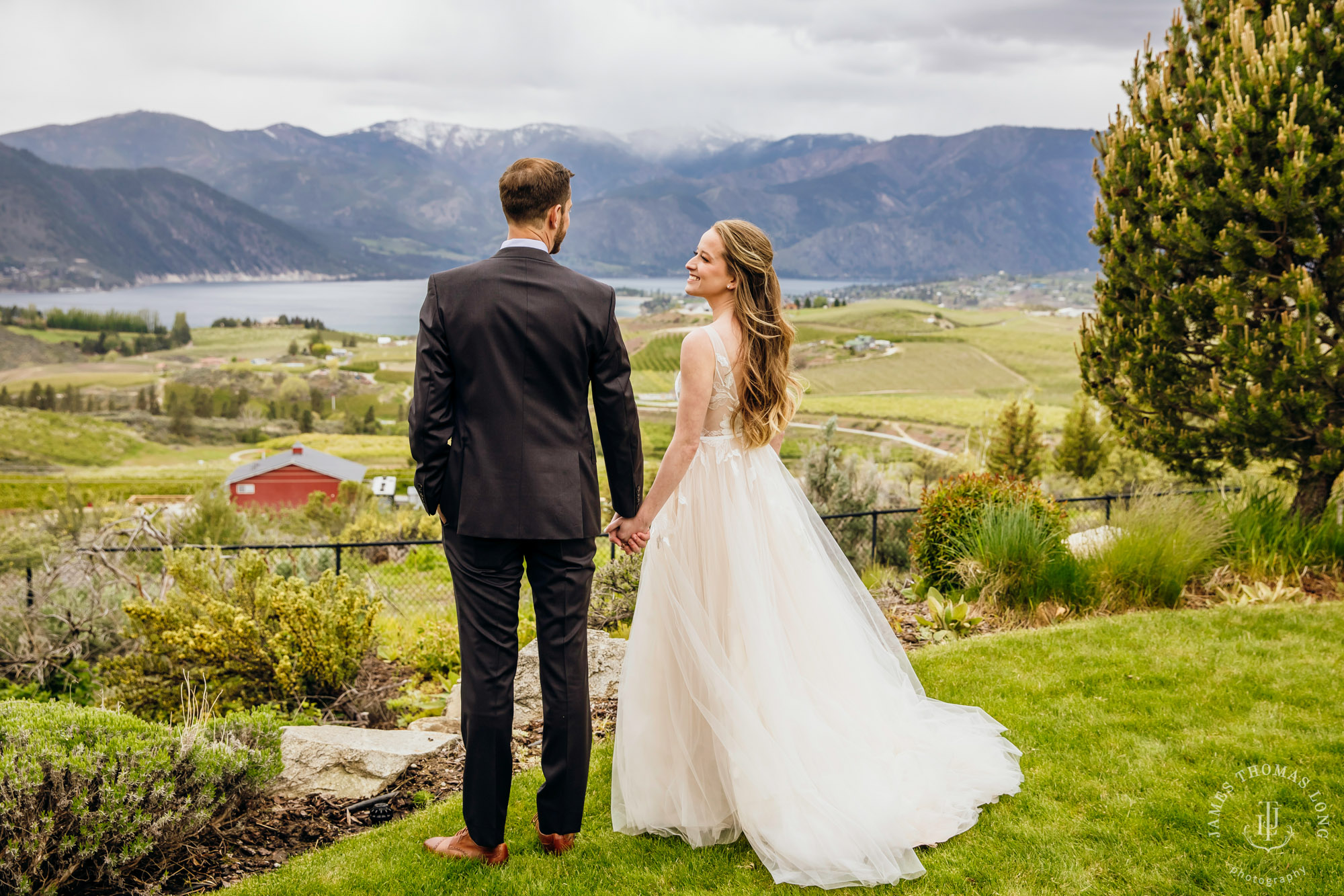 Tsillan Cellars Lake Chelan wedding by Seattle wedding photographer James Thomas Long Photography