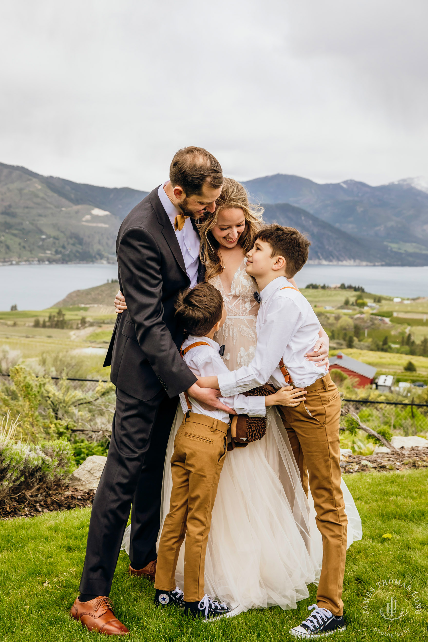 Tsillan Cellars Lake Chelan wedding by Seattle wedding photographer James Thomas Long Photography