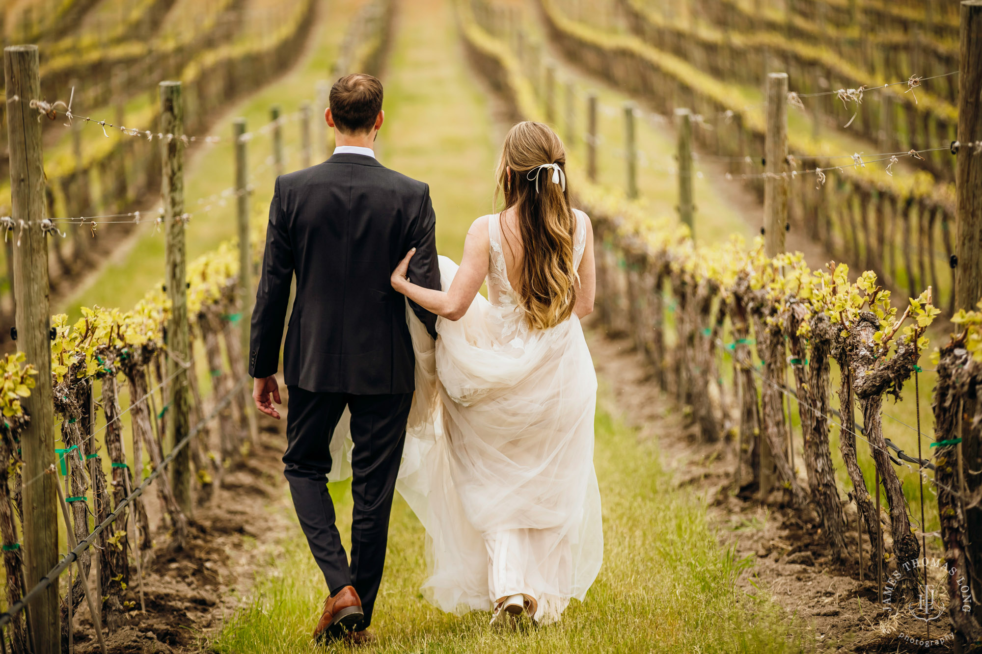 Tsillan Cellars Lake Chelan wedding by Seattle wedding photographer James Thomas Long Photography