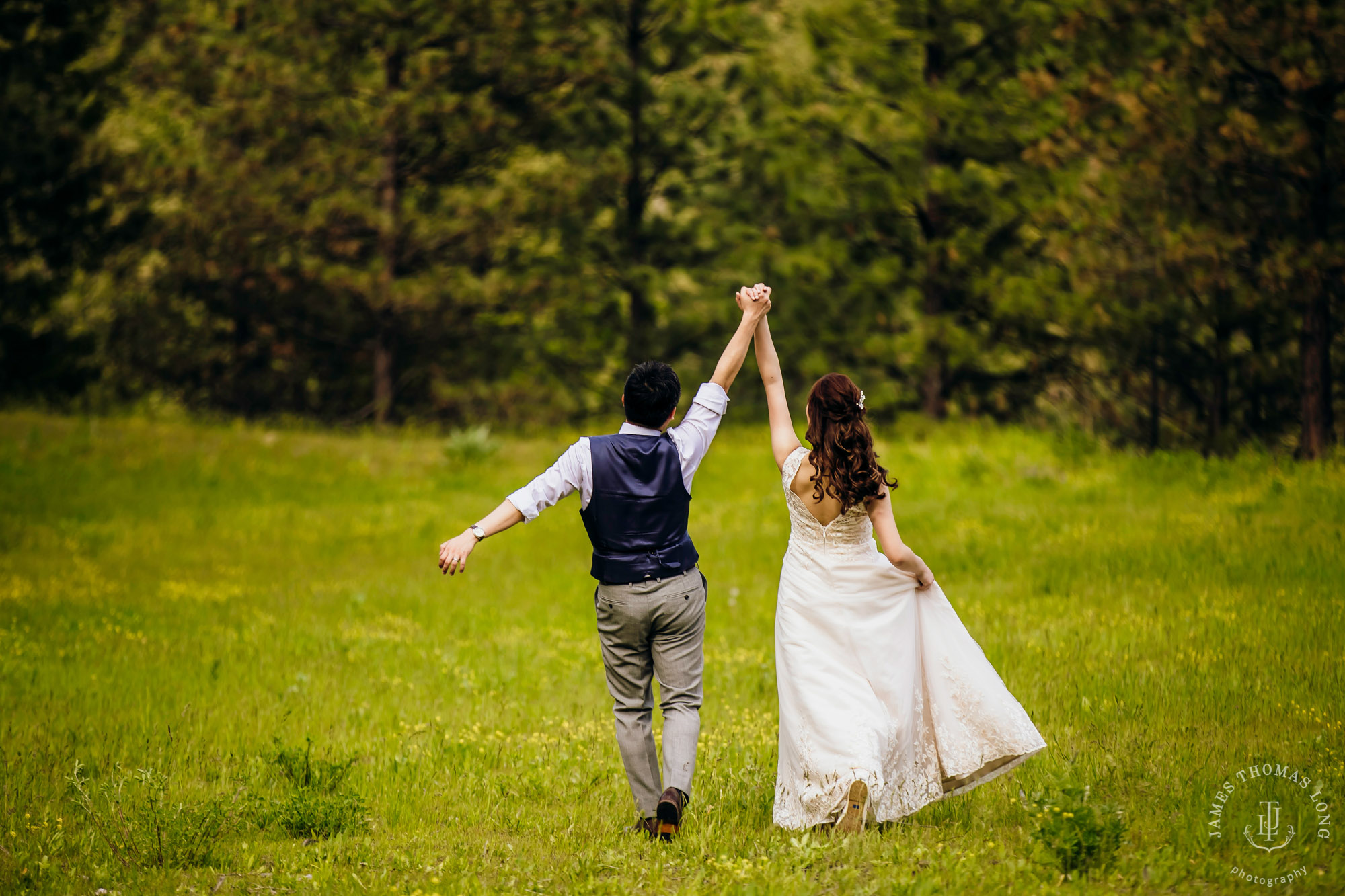 Adventure elopement in Leavenworth, WA by Seattle adventure wedding photographer James Thomas Long Photography