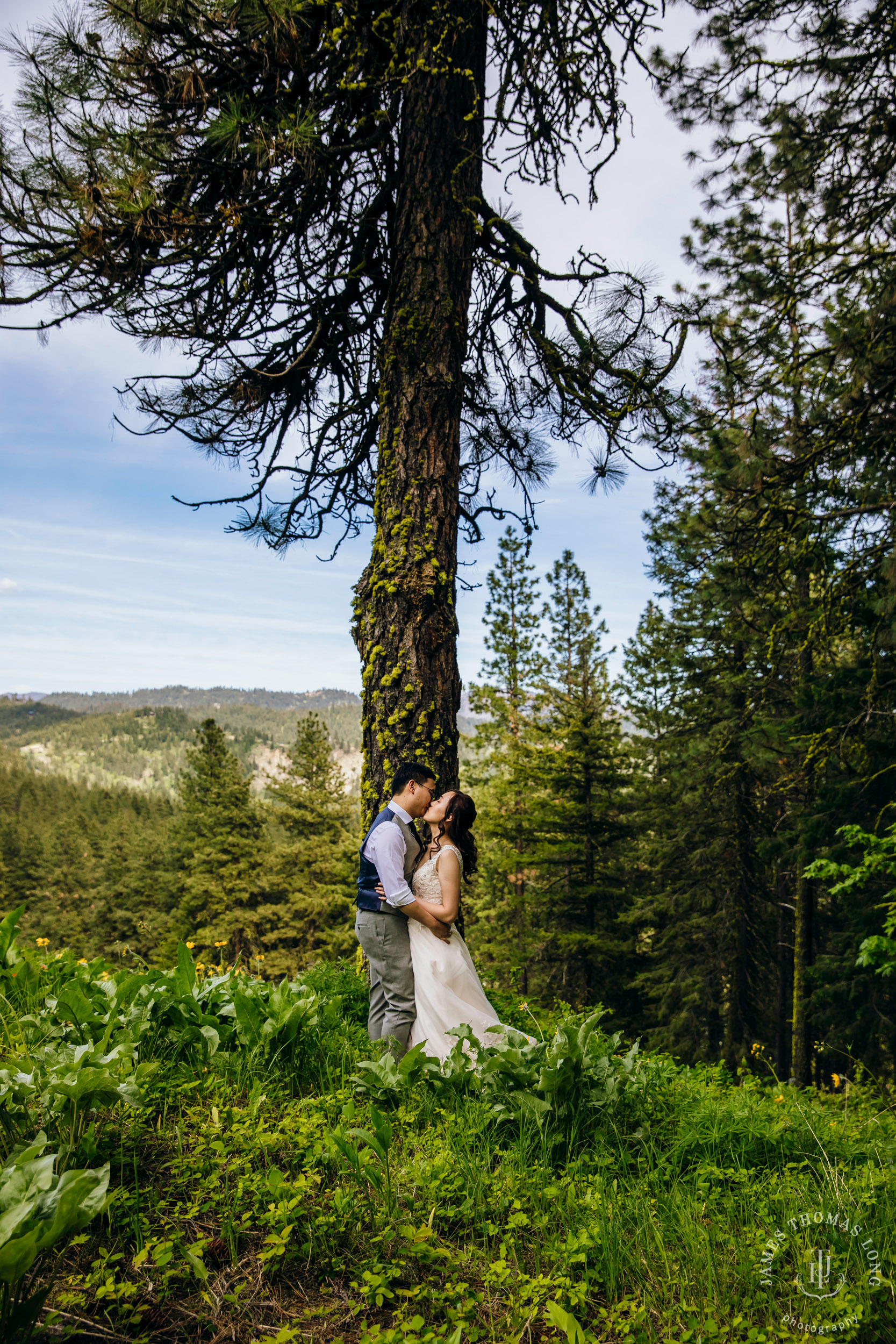 Adventure elopement in Leavenworth, WA by Seattle adventure wedding photographer James Thomas Long Photography