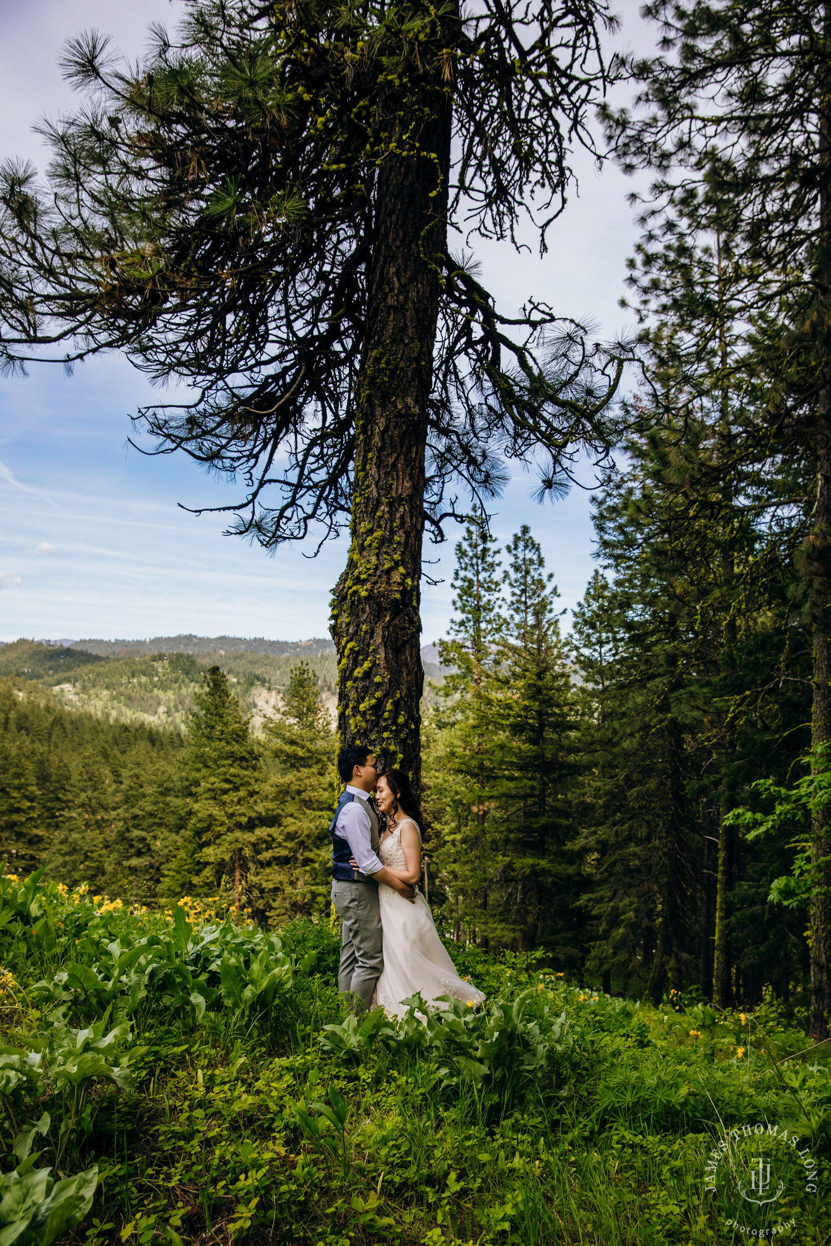 Adventure elopement in Leavenworth, WA by Seattle adventure wedding photographer James Thomas Long Photography