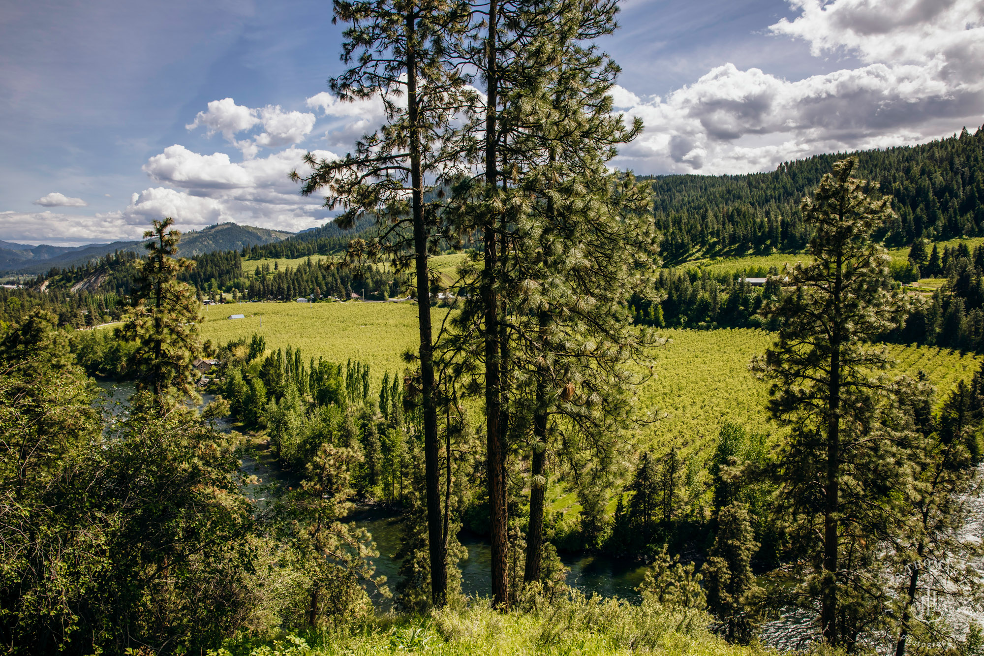 Adventure elopement in Leavenworth, WA by Seattle adventure wedding photographer James Thomas Long Photography