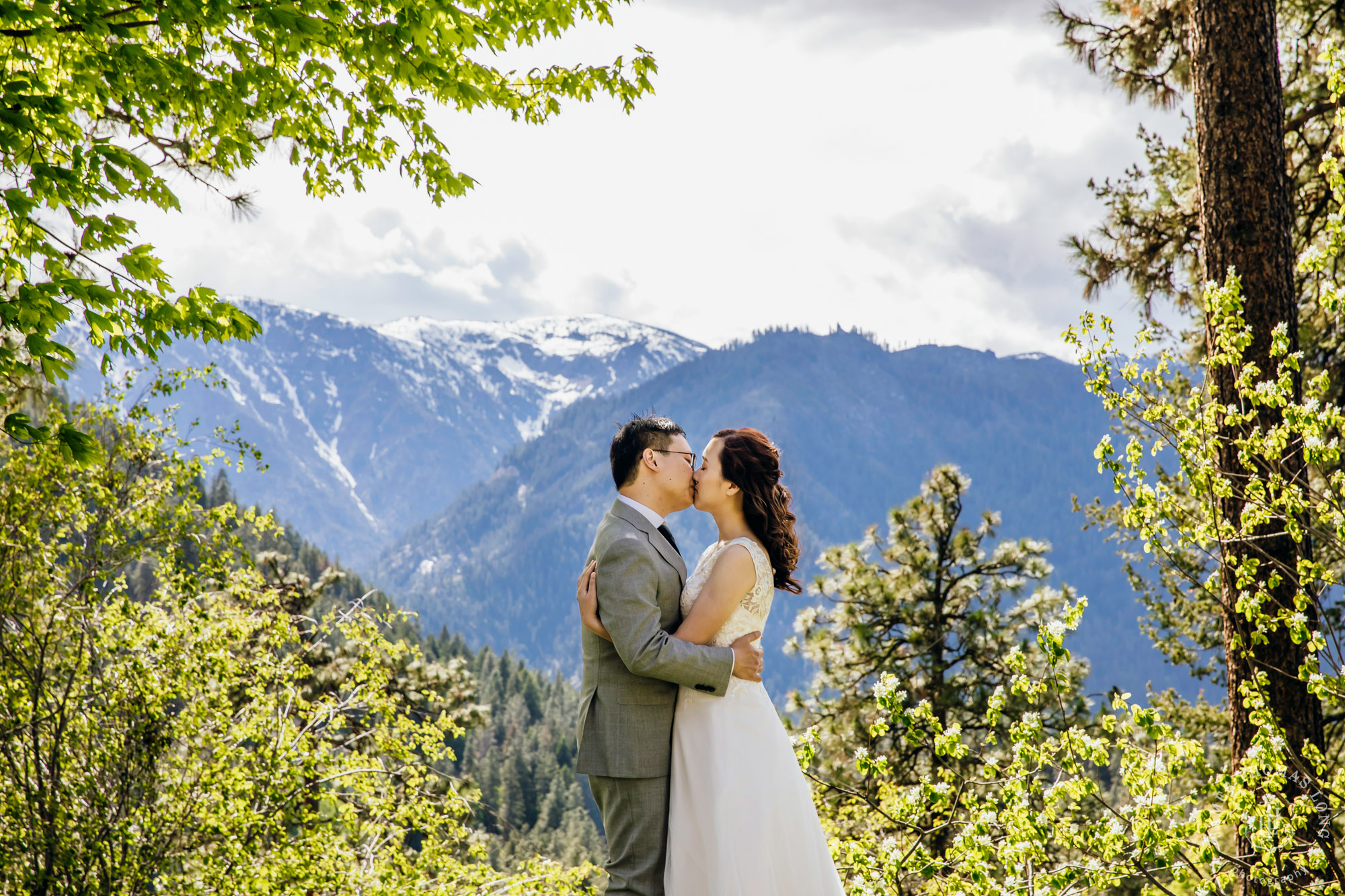 Adventure elopement in Leavenworth, WA by Seattle adventure wedding photographer James Thomas Long Photography