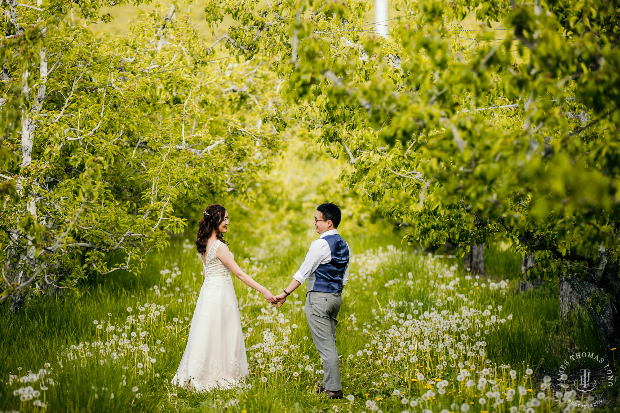 Adventure elopement in Leavenworth, WA by Seattle adventure wedding photographer James Thomas Long Photography