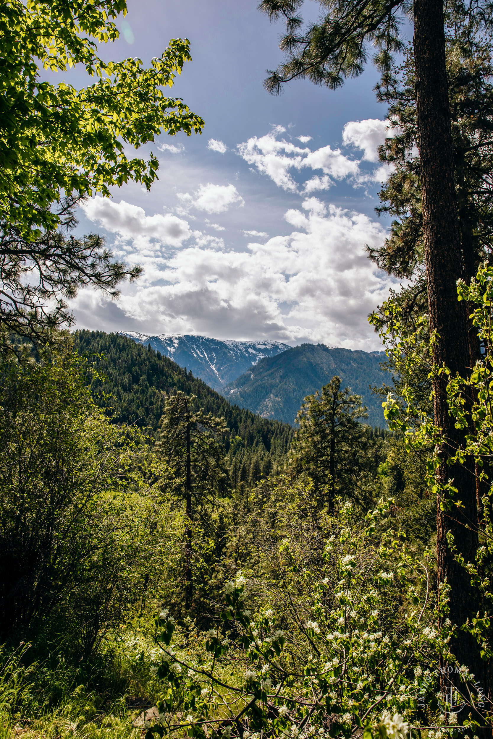 Adventure elopement in Leavenworth, WA by Seattle adventure wedding photographer James Thomas Long Photography