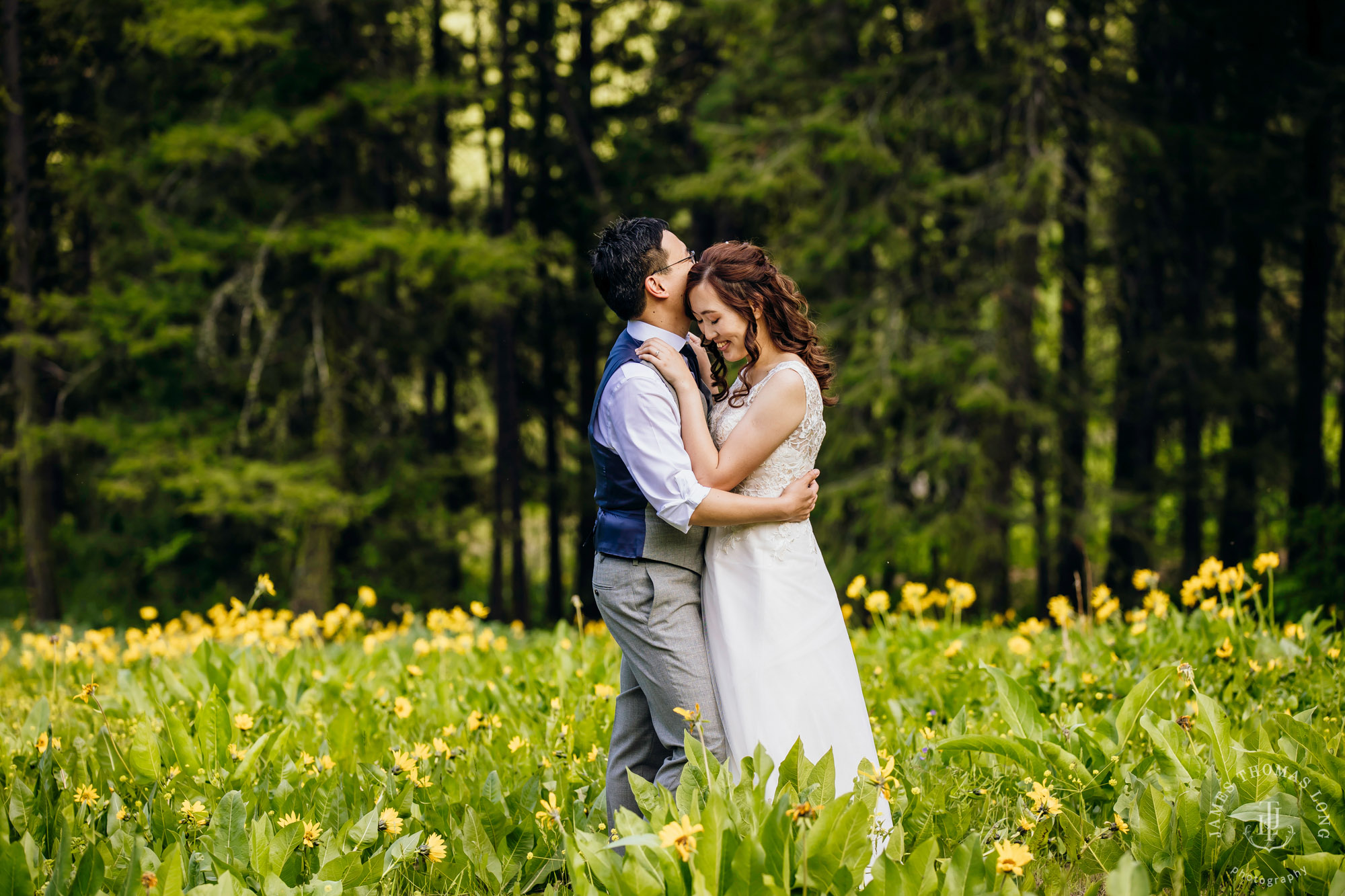 Adventure elopement in Leavenworth, WA by Seattle adventure wedding photographer James Thomas Long Photography