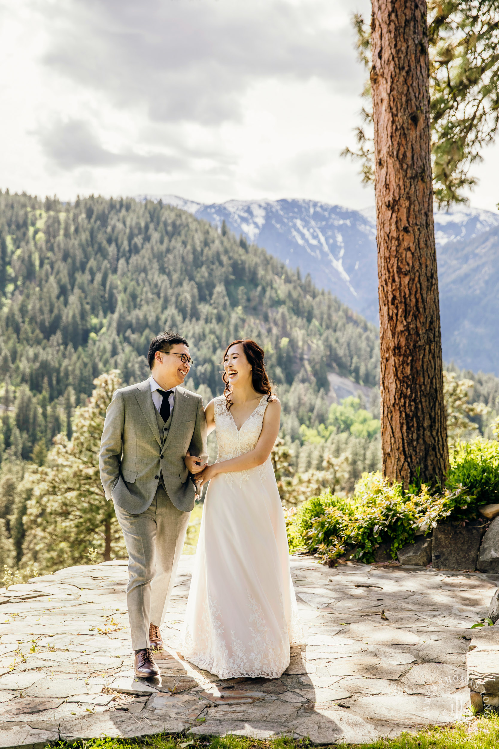 Adventure elopement in Leavenworth, WA by Seattle adventure wedding photographer James Thomas Long Photography