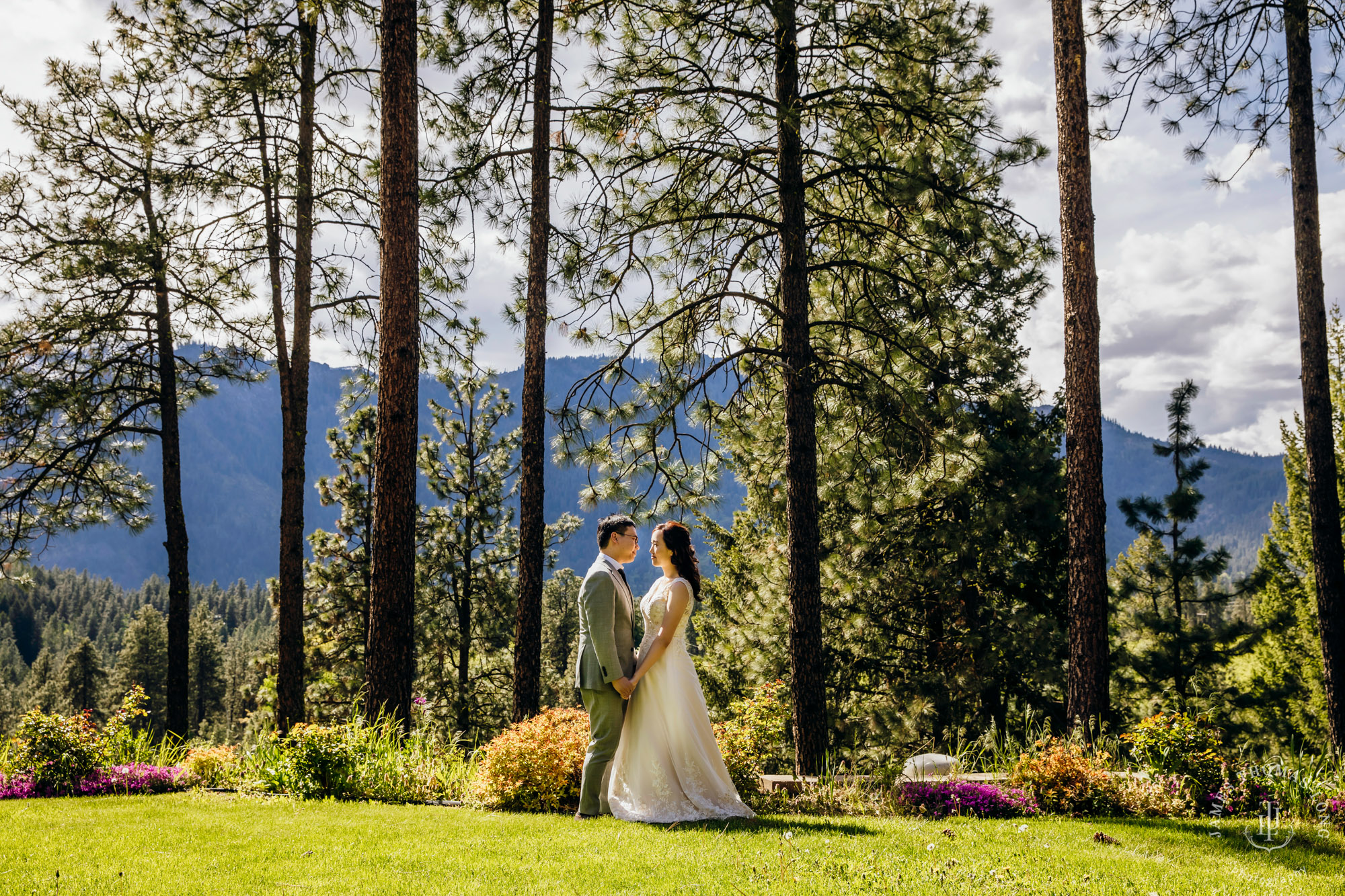 Adventure elopement in Leavenworth, WA by Seattle adventure wedding photographer James Thomas Long Photography