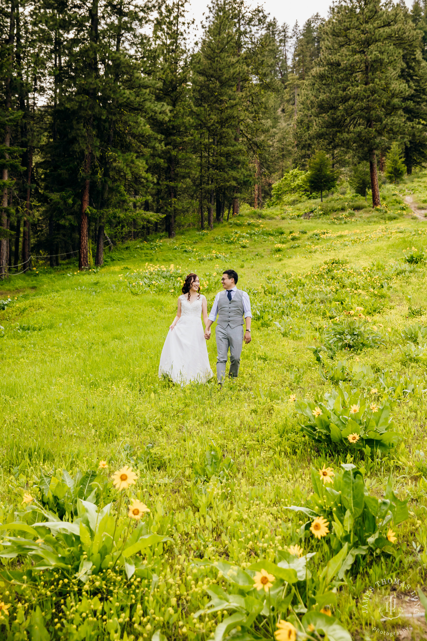 Adventure elopement in Leavenworth, WA by Seattle adventure wedding photographer James Thomas Long Photography