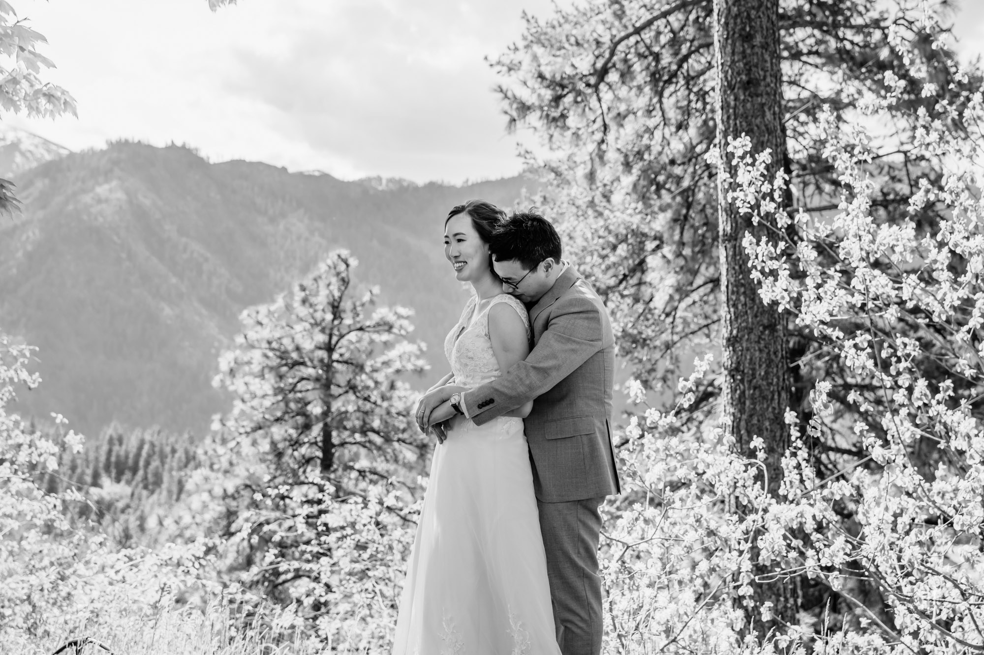 Adventure elopement in Leavenworth, WA by Seattle adventure wedding photographer James Thomas Long Photography