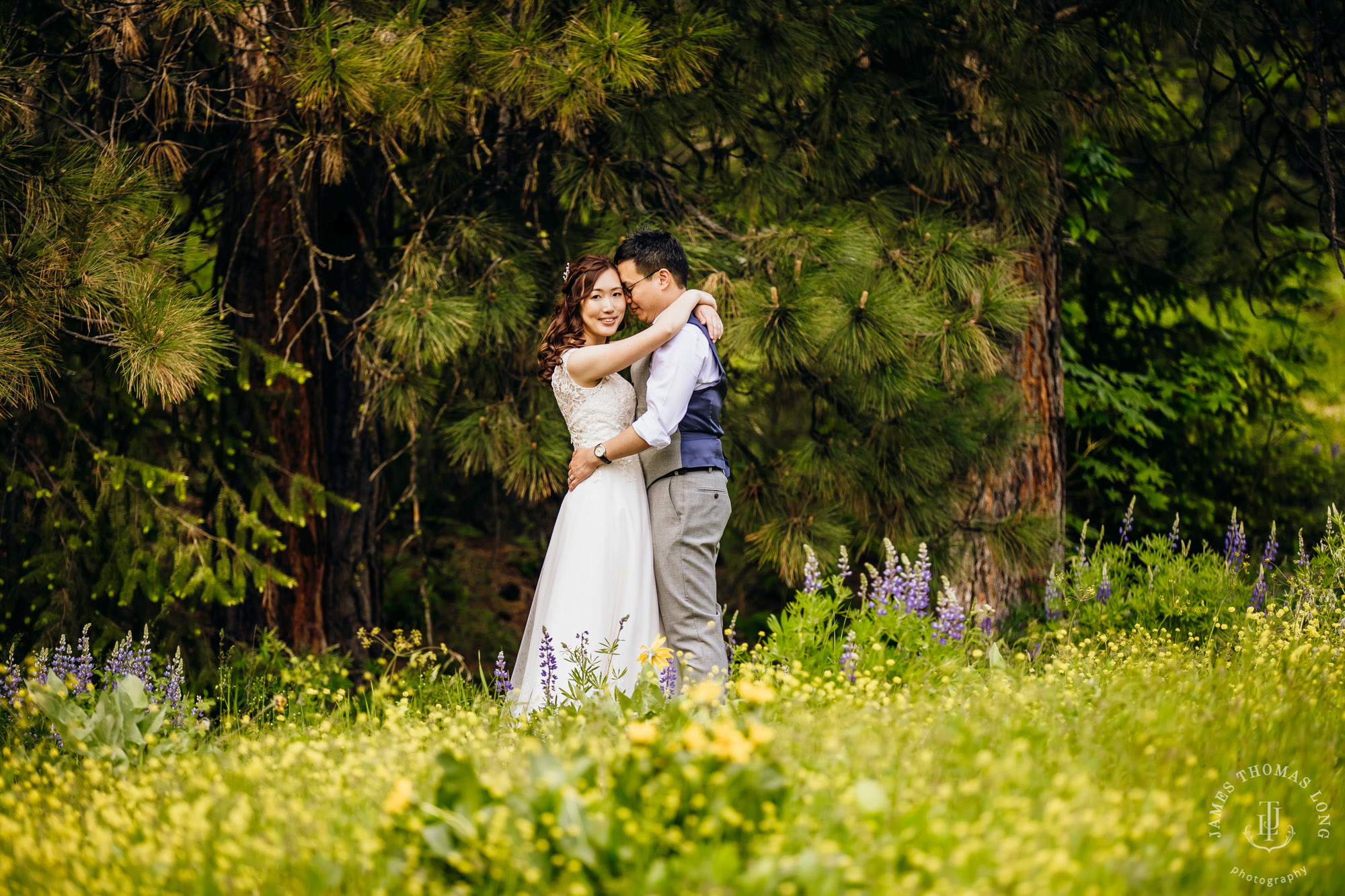 Adventure elopement in Leavenworth, WA by Seattle adventure wedding photographer James Thomas Long Photography