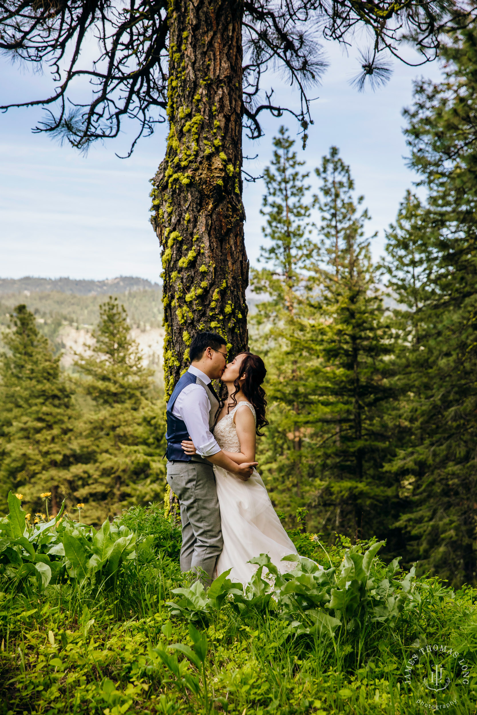 Adventure elopement in Leavenworth, WA by Seattle adventure wedding photographer James Thomas Long Photography