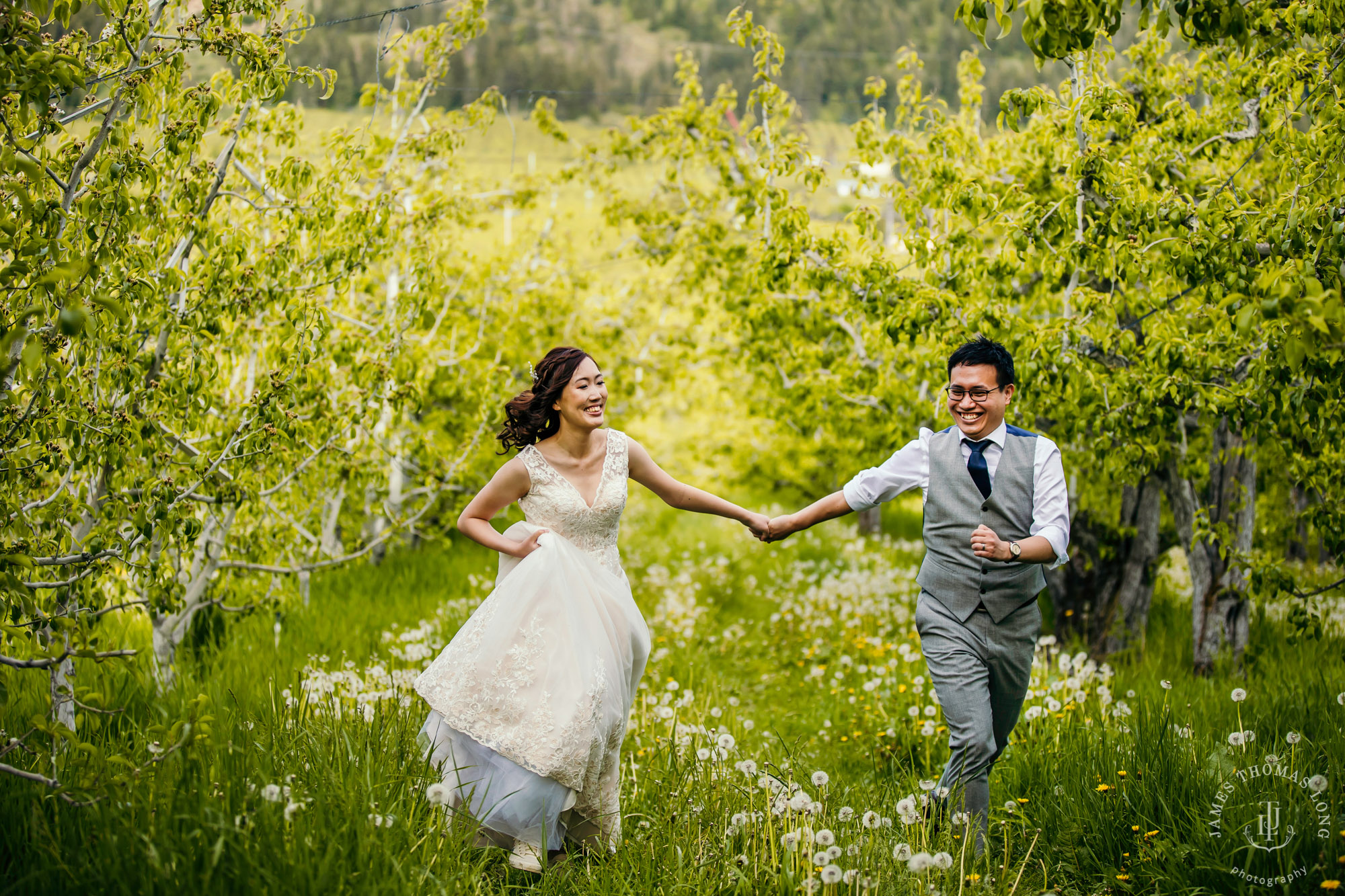 Adventure elopement in Leavenworth, WA by Seattle adventure wedding photographer James Thomas Long Photography