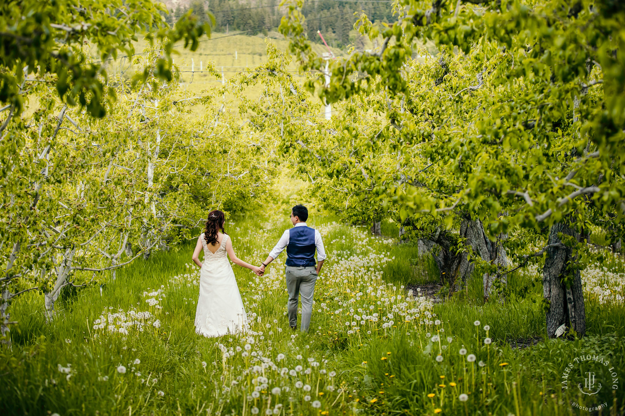 Adventure elopement in Leavenworth, WA by Seattle adventure wedding photographer James Thomas Long Photography