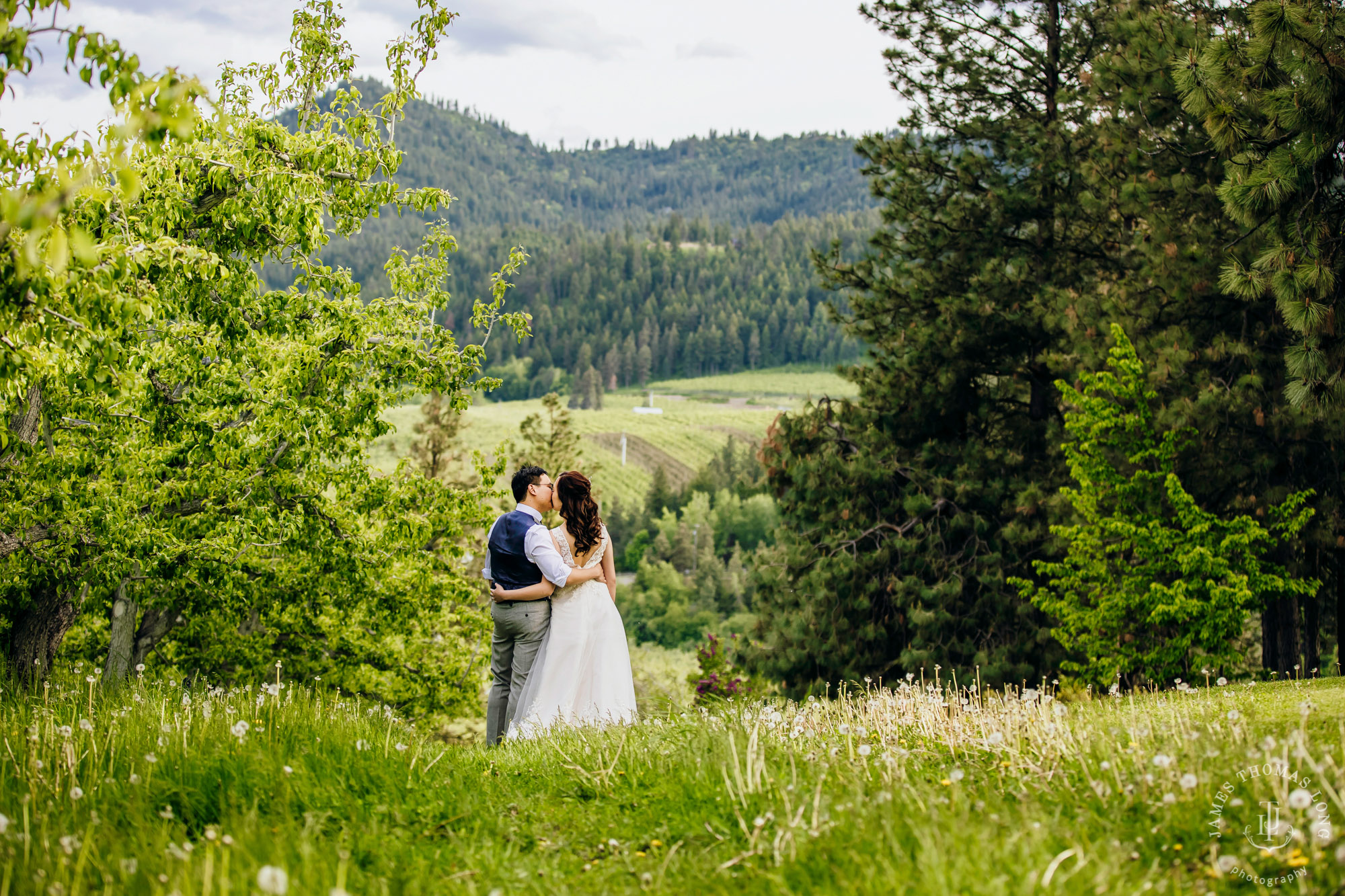 Adventure elopement in Leavenworth, WA by Seattle adventure wedding photographer James Thomas Long Photography