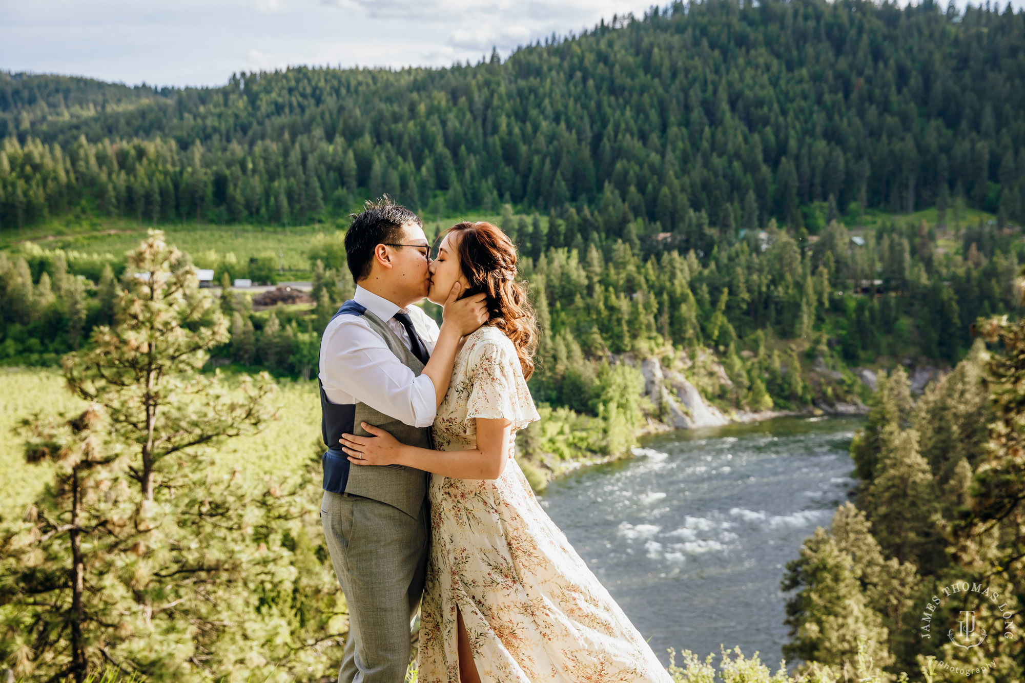 Adventure elopement in Leavenworth, WA by Seattle adventure wedding photographer James Thomas Long Photography