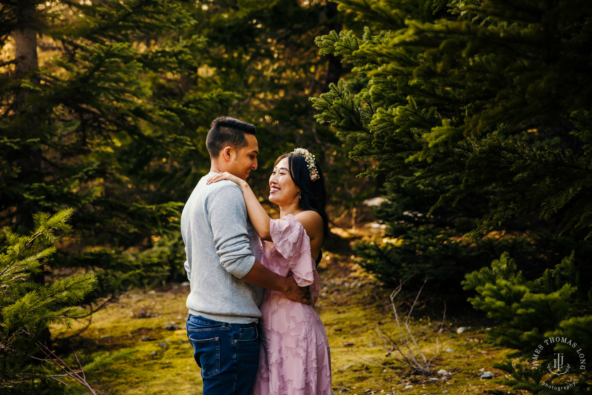 Adventure engagement session at Snoqualmie Pass by adventure wedding photographer James Thomas Long Photography