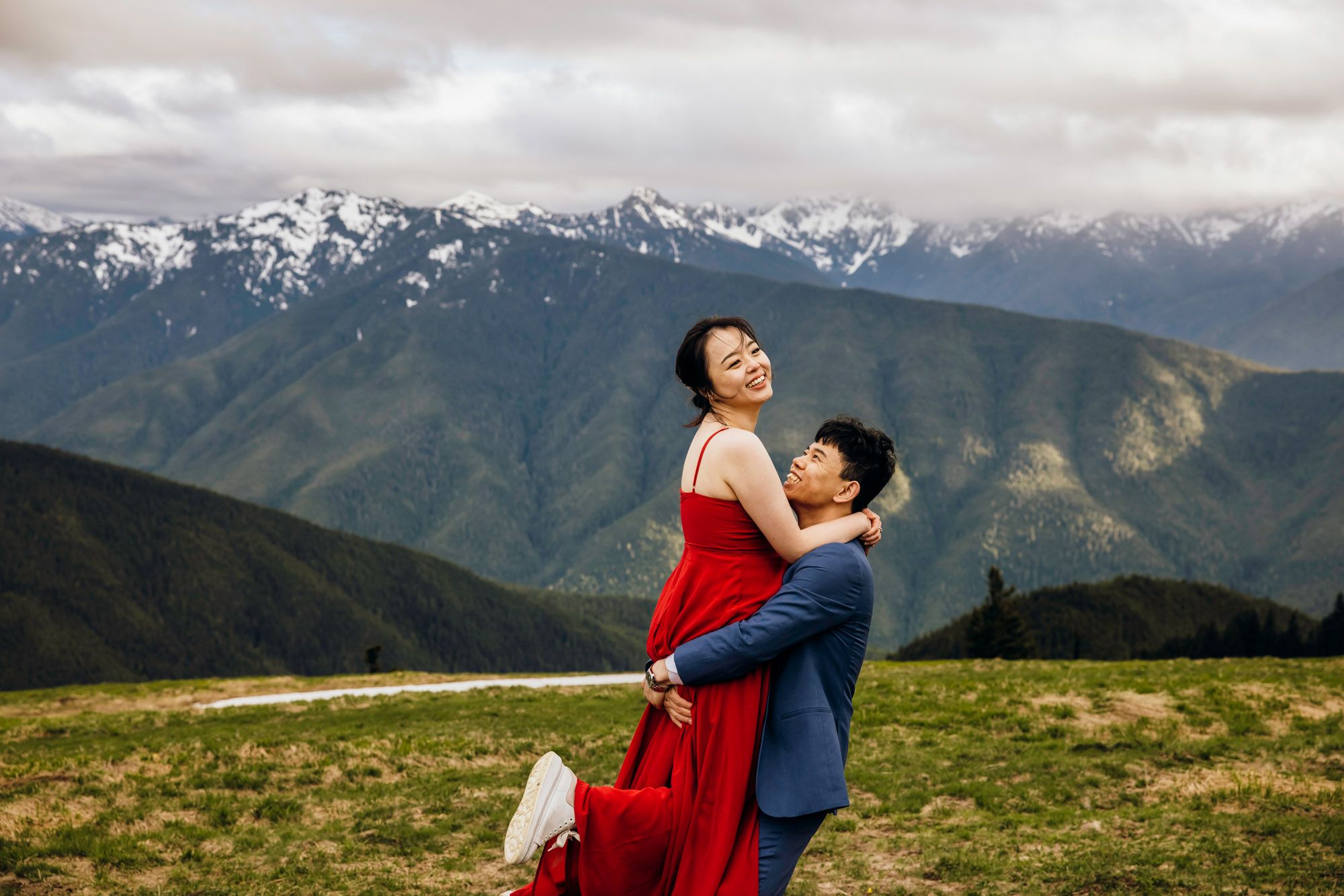 Pacific Northwest mountain engagement session by Seattle adventure elopement photographer James Thomas Long Photography