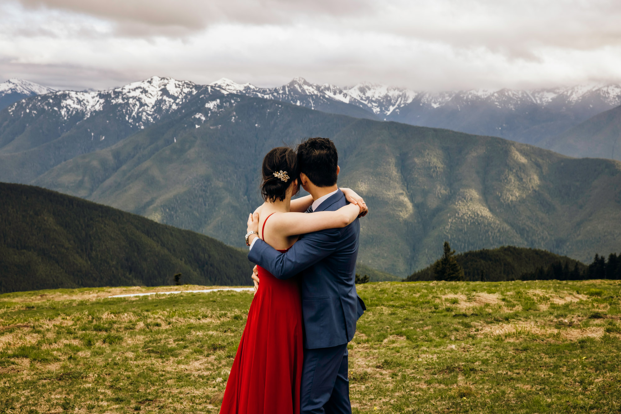 Pacific Northwest mountain engagement session by Seattle adventure elopement photographer James Thomas Long Photography