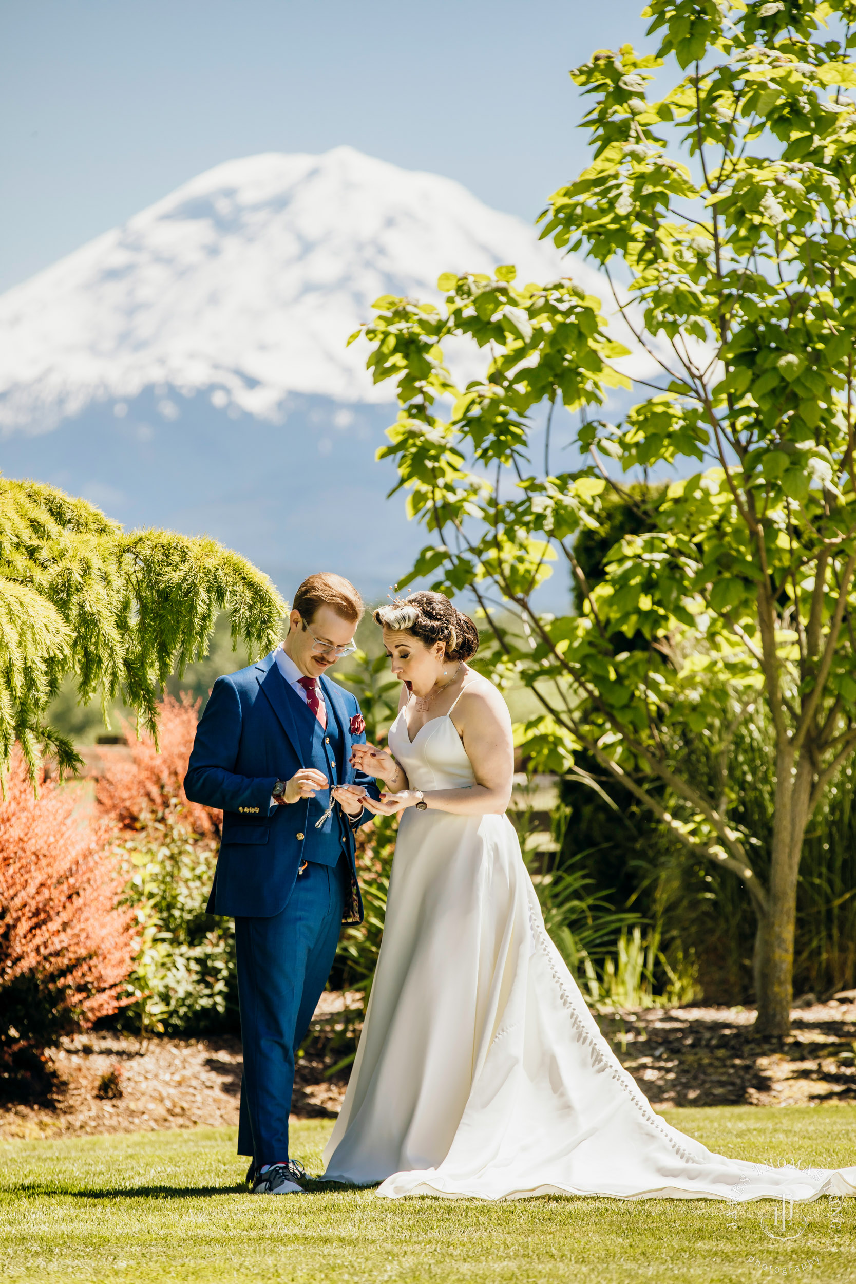 Mountain View Manor Enumclaw Mount Rainier wedding by Seattle wedding photographer James Thomas Long Photography