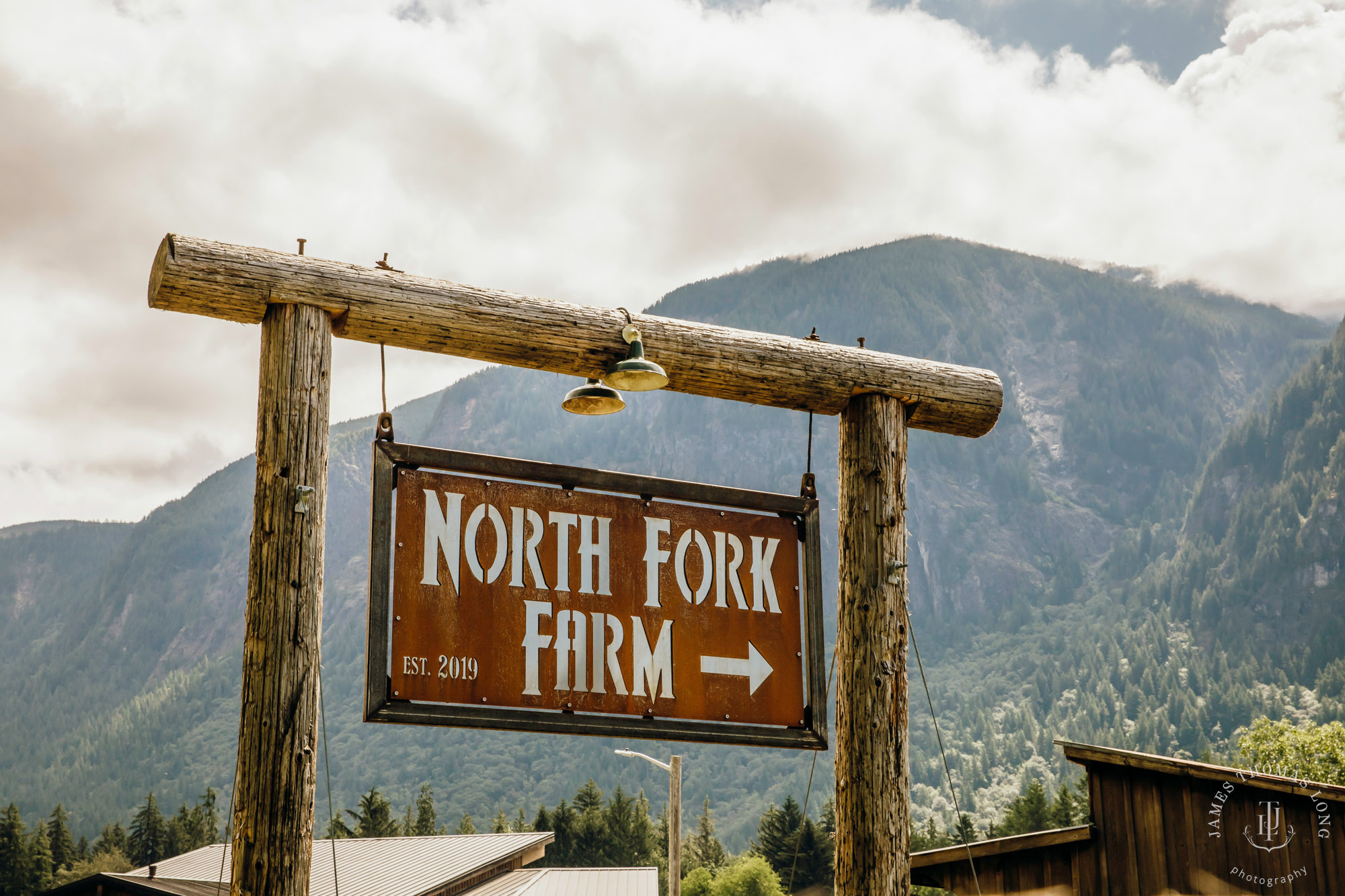 North Fork Farm Snoqualmie wedding by Snoqualmie wedding photographer James Thomas Long Photography