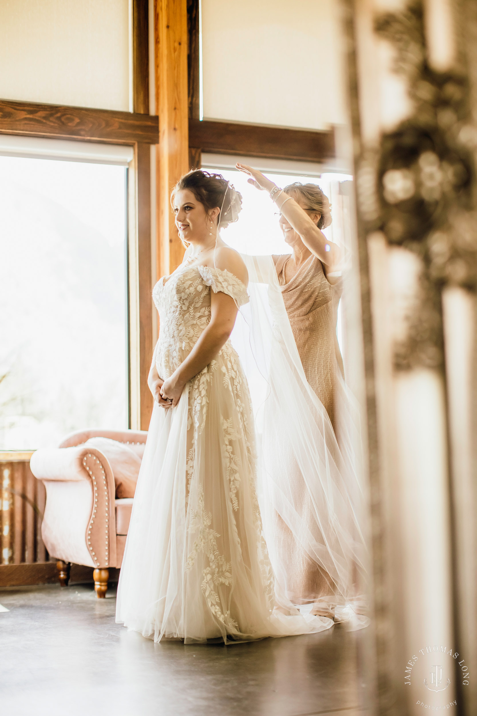 North Fork Farm Snoqualmie wedding by Snoqualmie wedding photographer James Thomas Long Photography