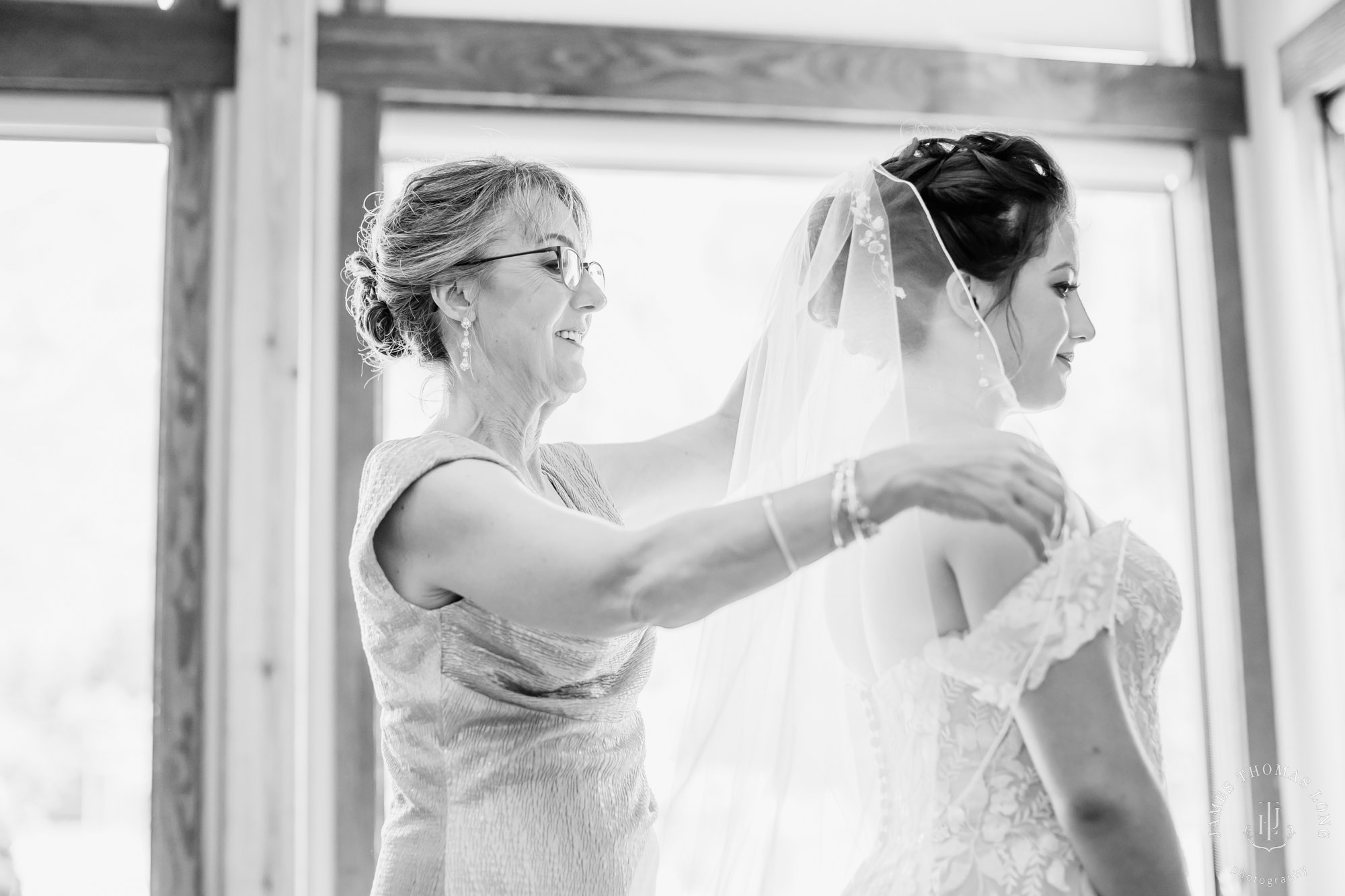 North Fork Farm Snoqualmie wedding by Snoqualmie wedding photographer James Thomas Long Photography