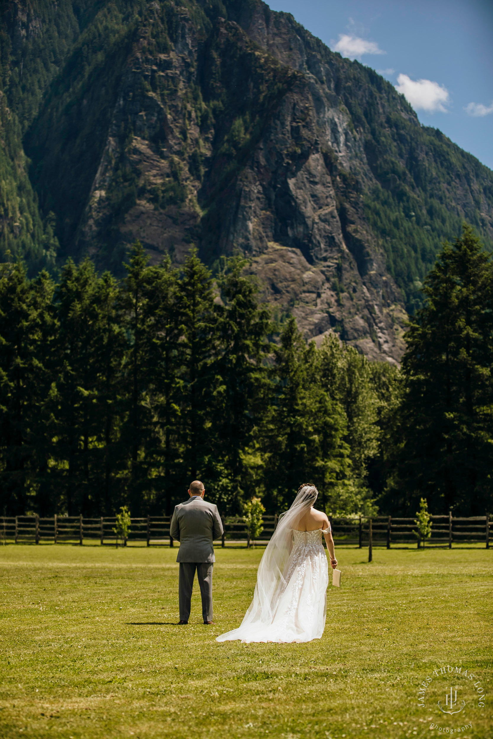 North Fork Farm Snoqualmie wedding by Snoqualmie wedding photographer James Thomas Long Photography