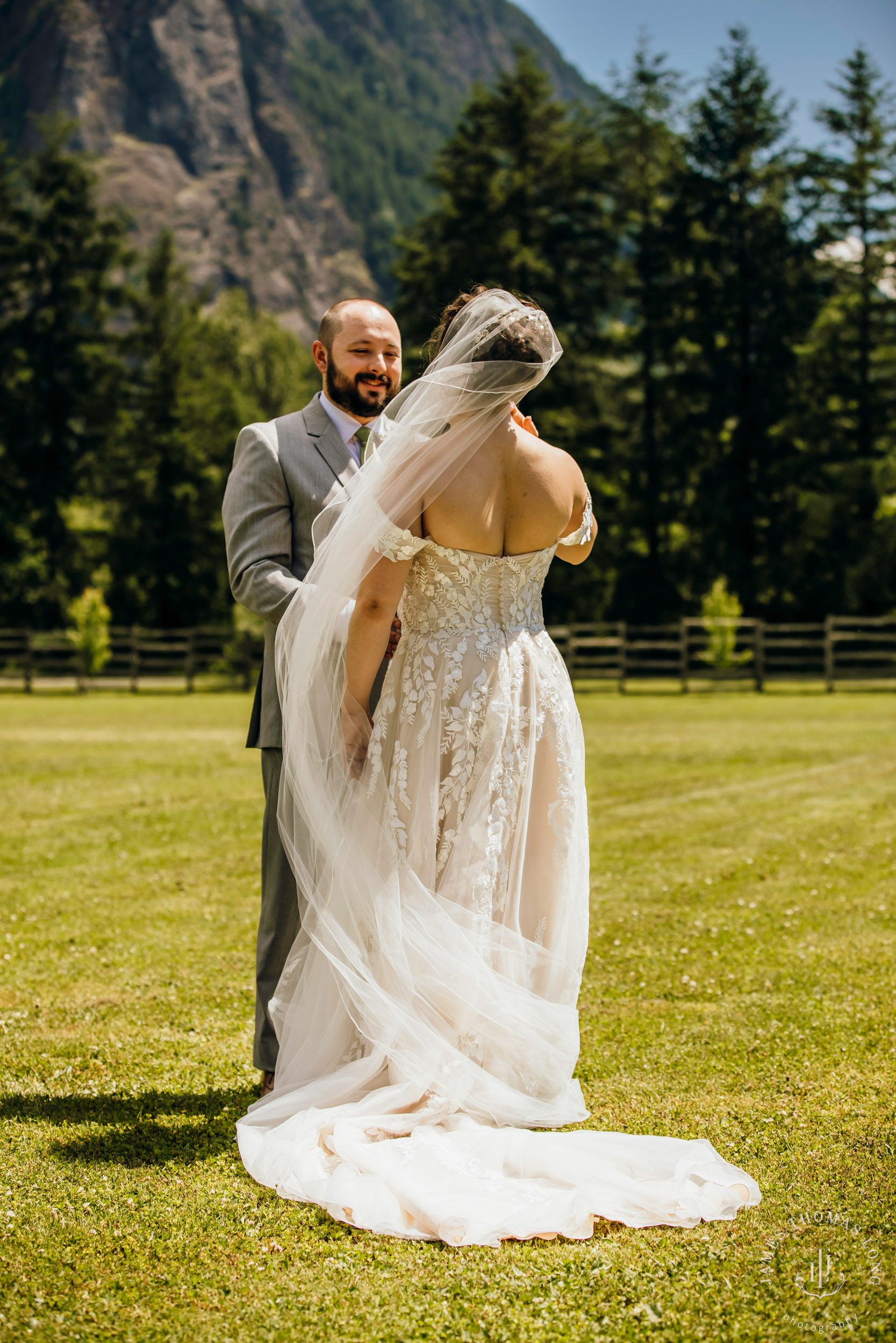 North Fork Farm Snoqualmie wedding by Snoqualmie wedding photographer James Thomas Long Photography