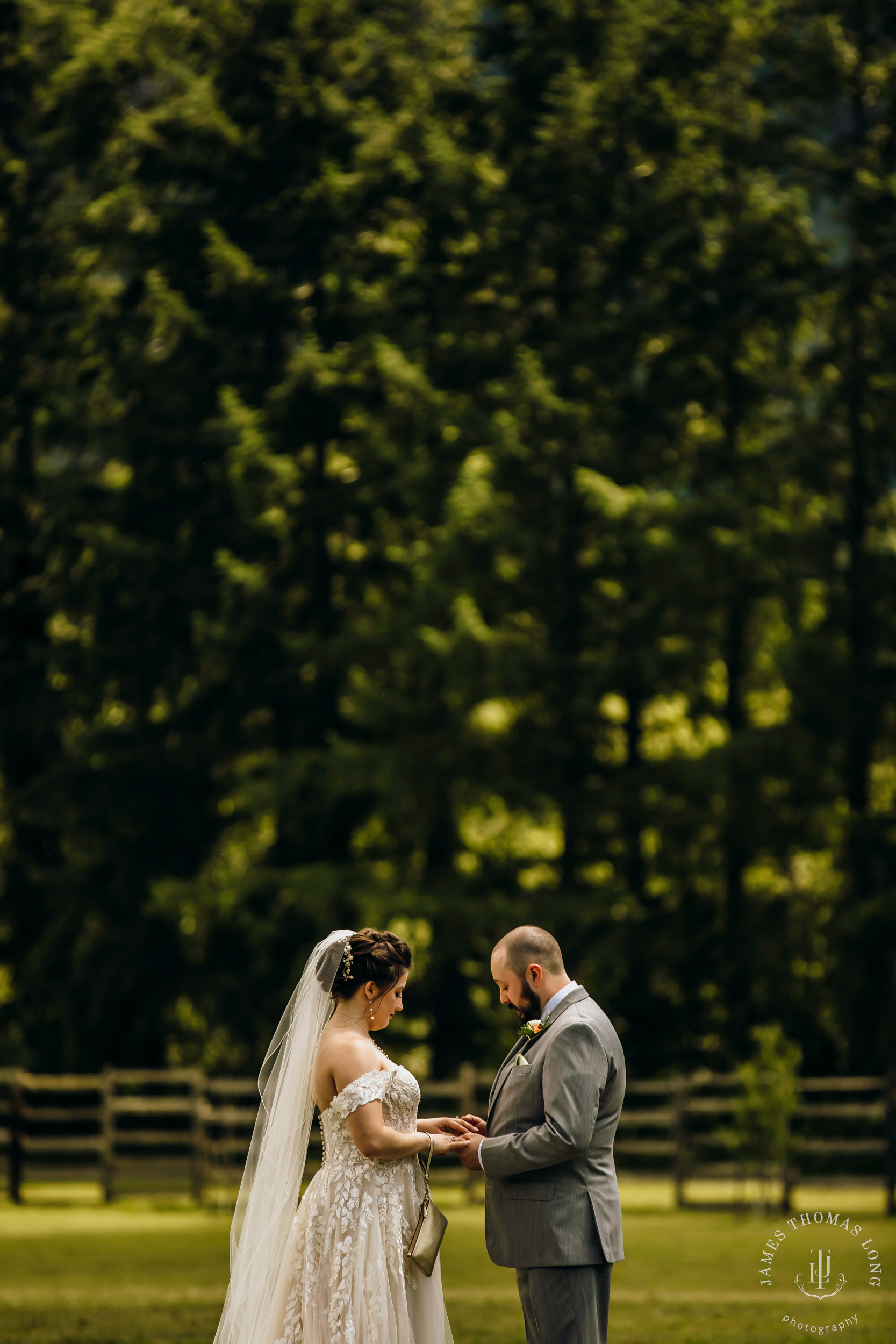 North Fork Farm Snoqualmie wedding by Snoqualmie wedding photographer James Thomas Long Photography