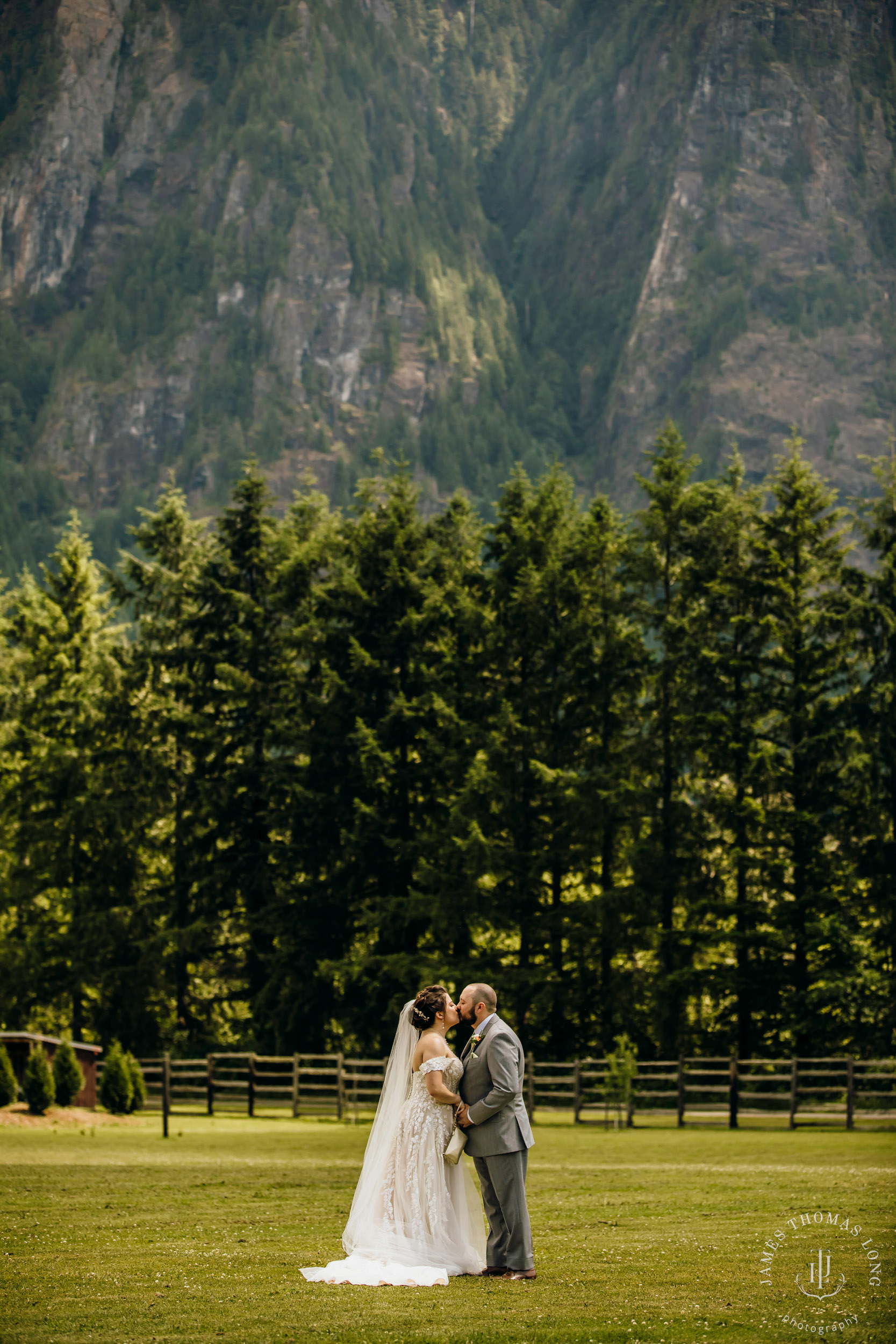 North Fork Farm Snoqualmie wedding by Snoqualmie wedding photographer James Thomas Long Photography