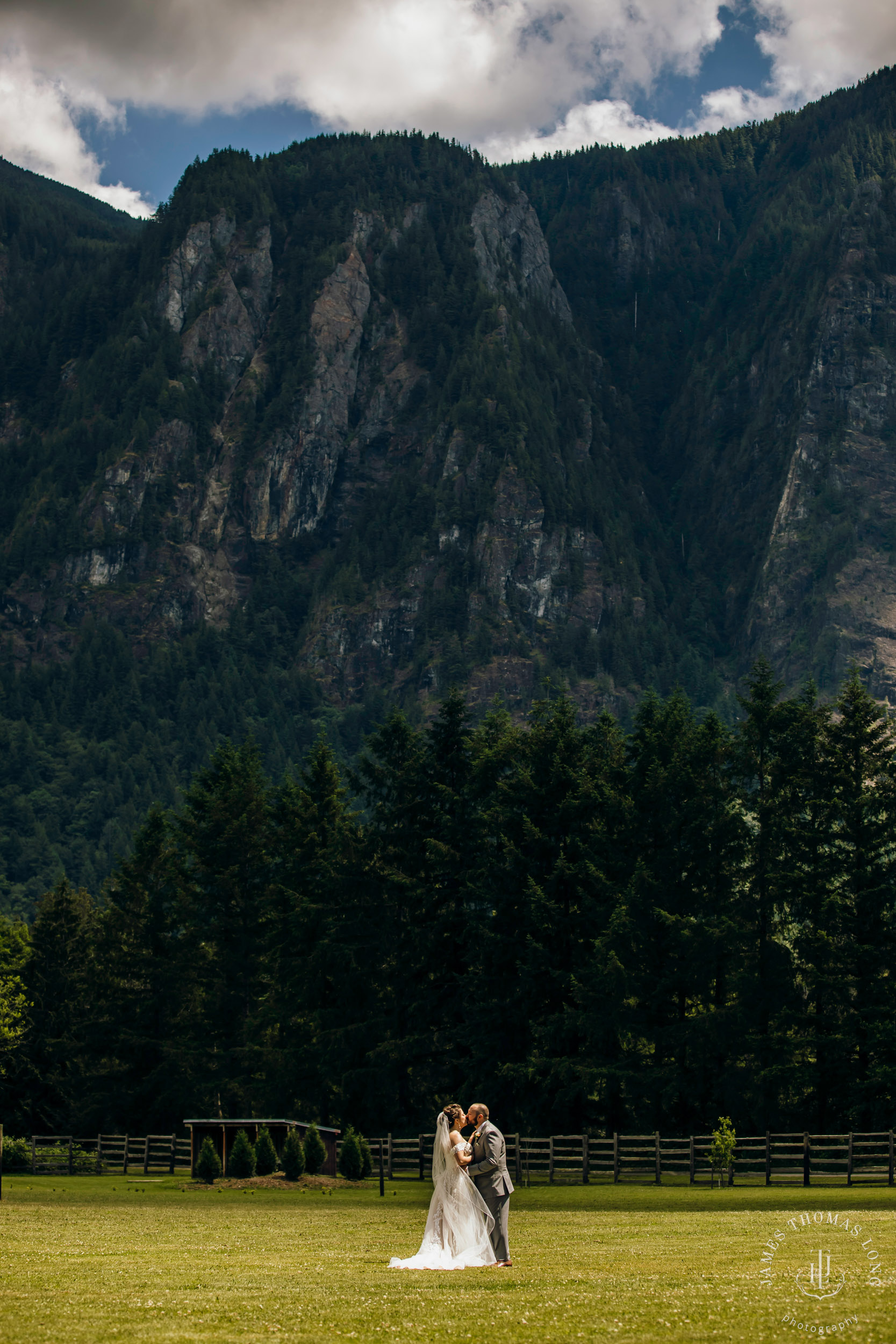 North Fork Farm Snoqualmie wedding by Snoqualmie wedding photographer James Thomas Long Photography