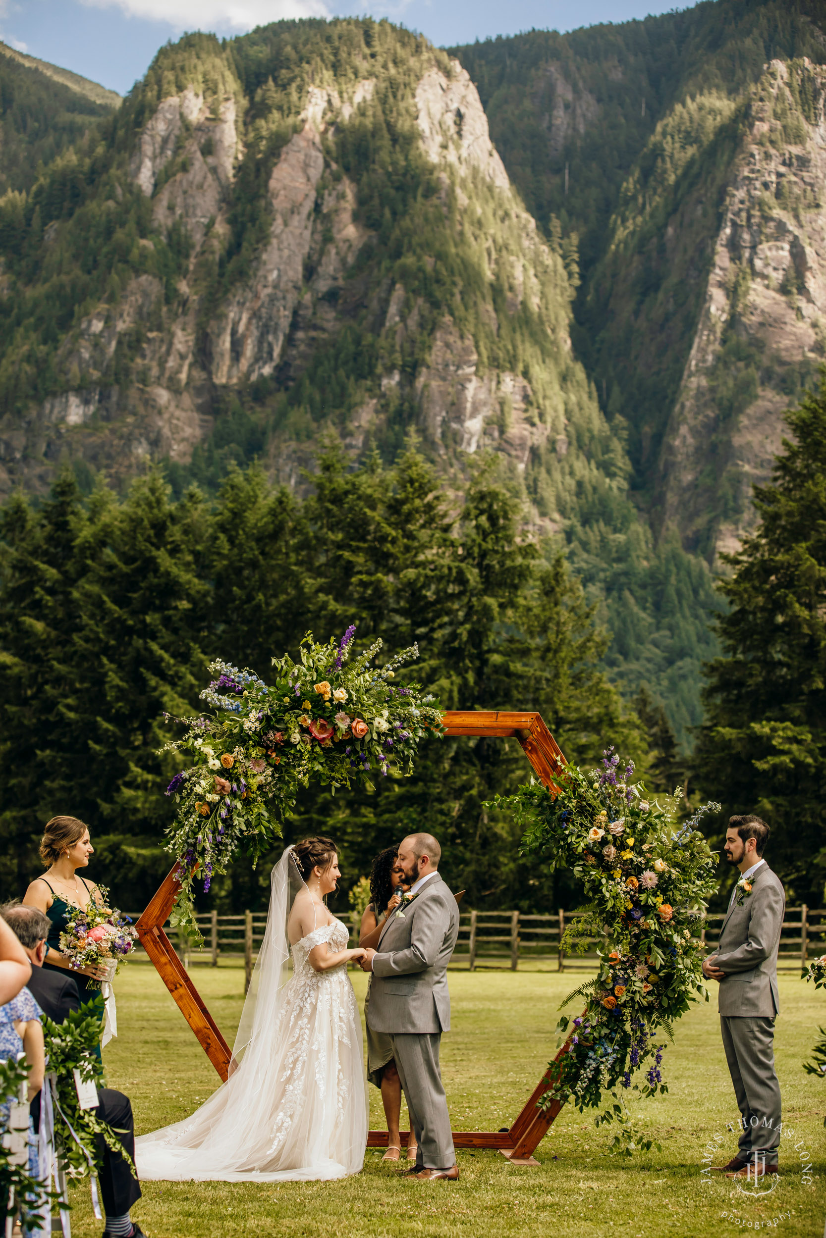 North Fork Farm Snoqualmie wedding by Snoqualmie wedding photographer James Thomas Long Photography