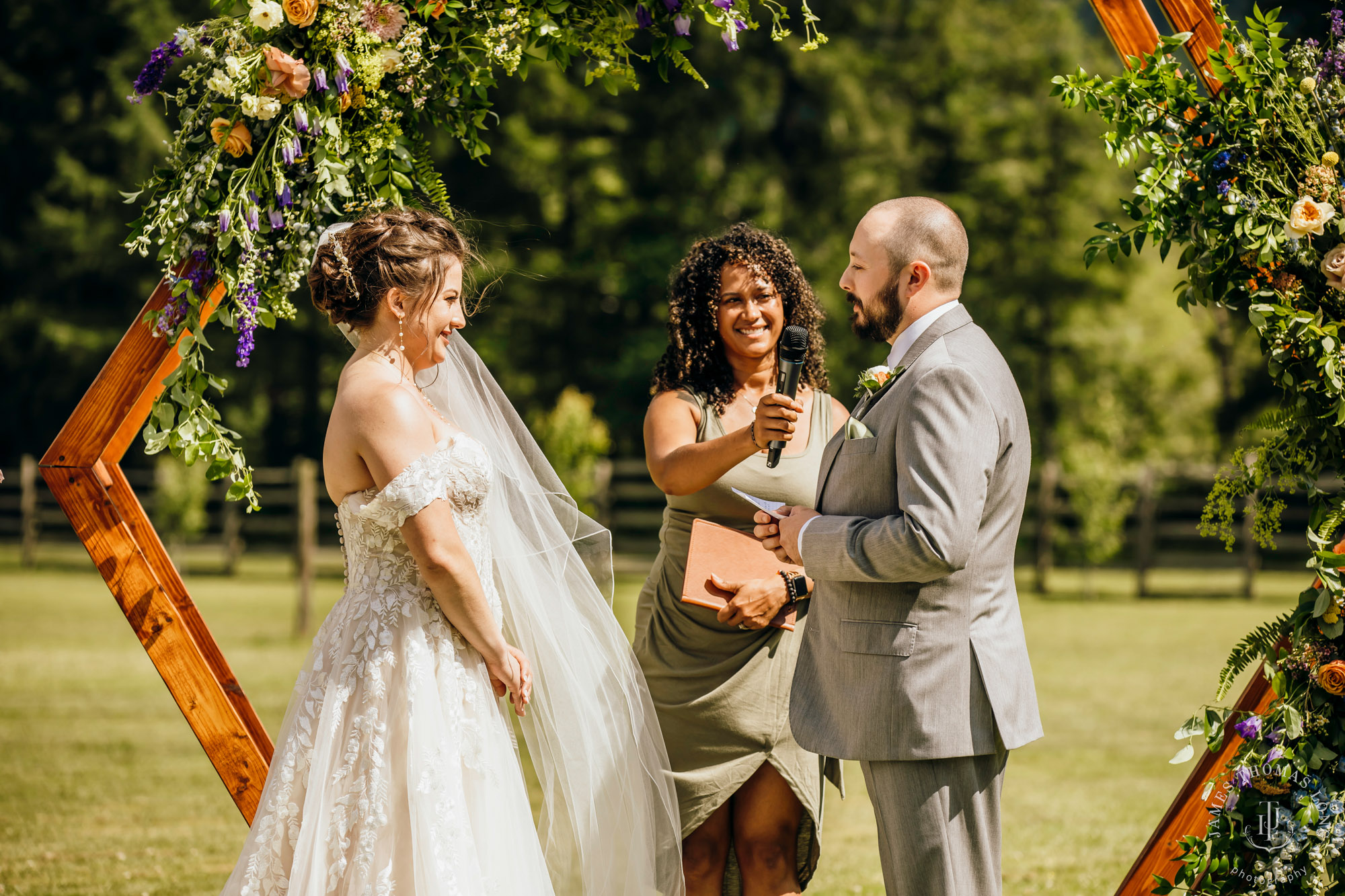 North Fork Farm Snoqualmie wedding by Snoqualmie wedding photographer James Thomas Long Photography