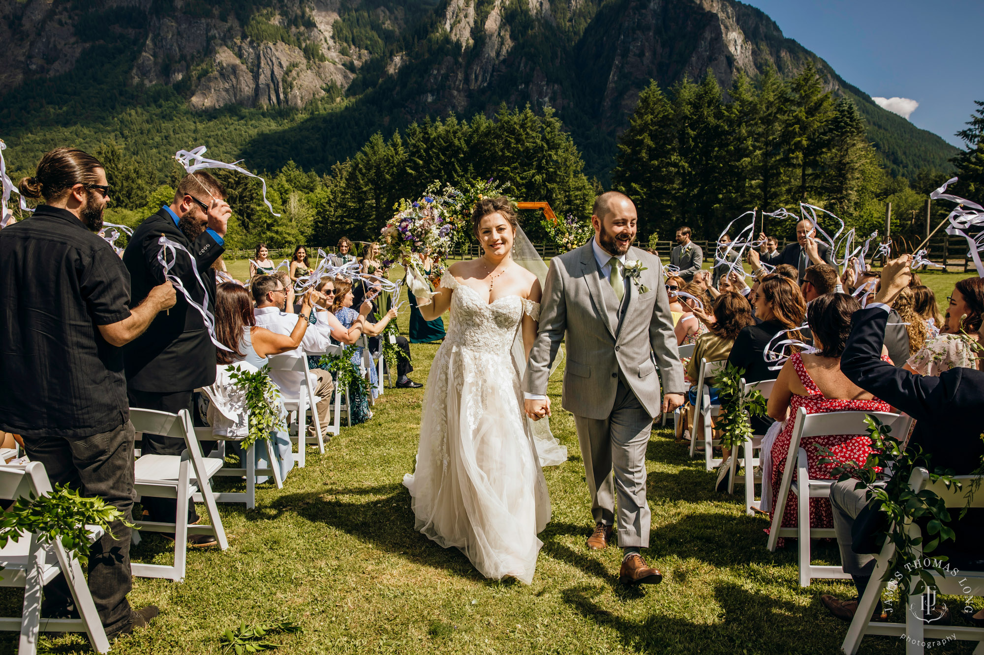 North Fork Farm Snoqualmie wedding by Snoqualmie wedding photographer James Thomas Long Photography