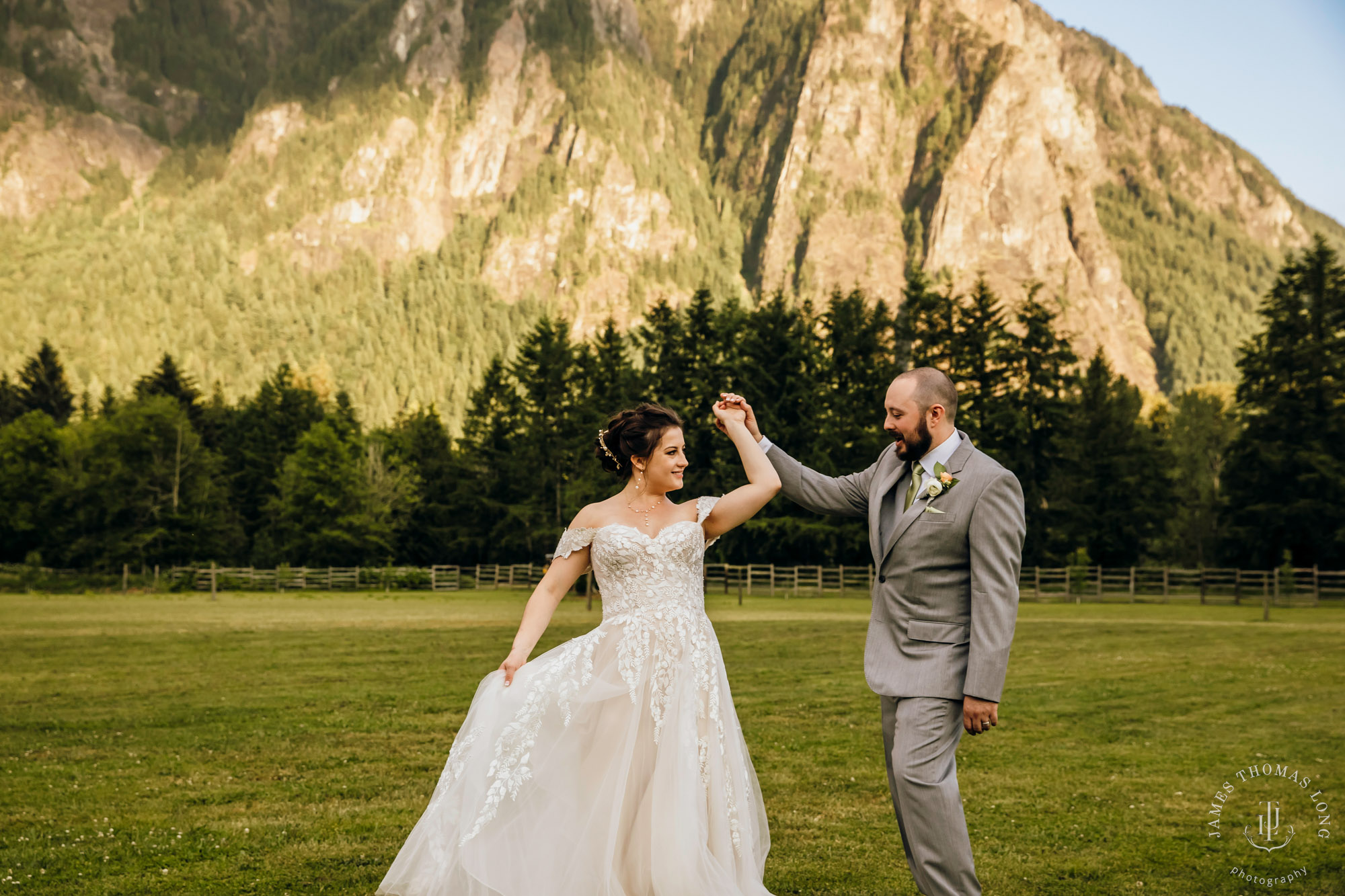 North Fork Farm Snoqualmie wedding by Snoqualmie wedding photographer James Thomas Long Photography