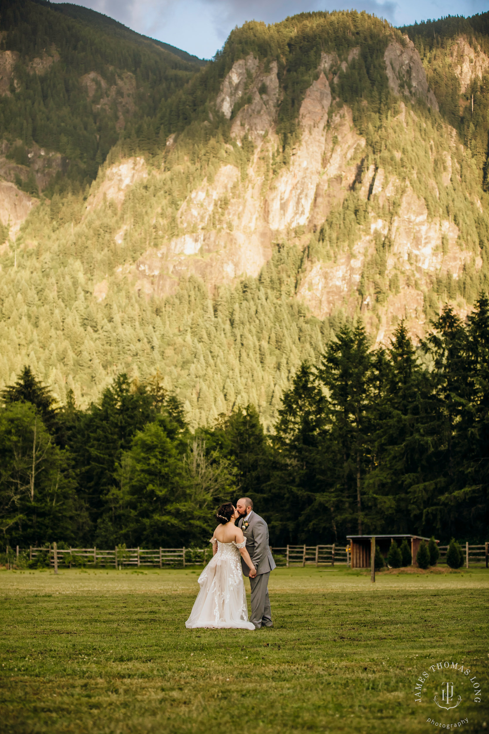 North Fork Farm Snoqualmie wedding by Snoqualmie wedding photographer James Thomas Long Photography