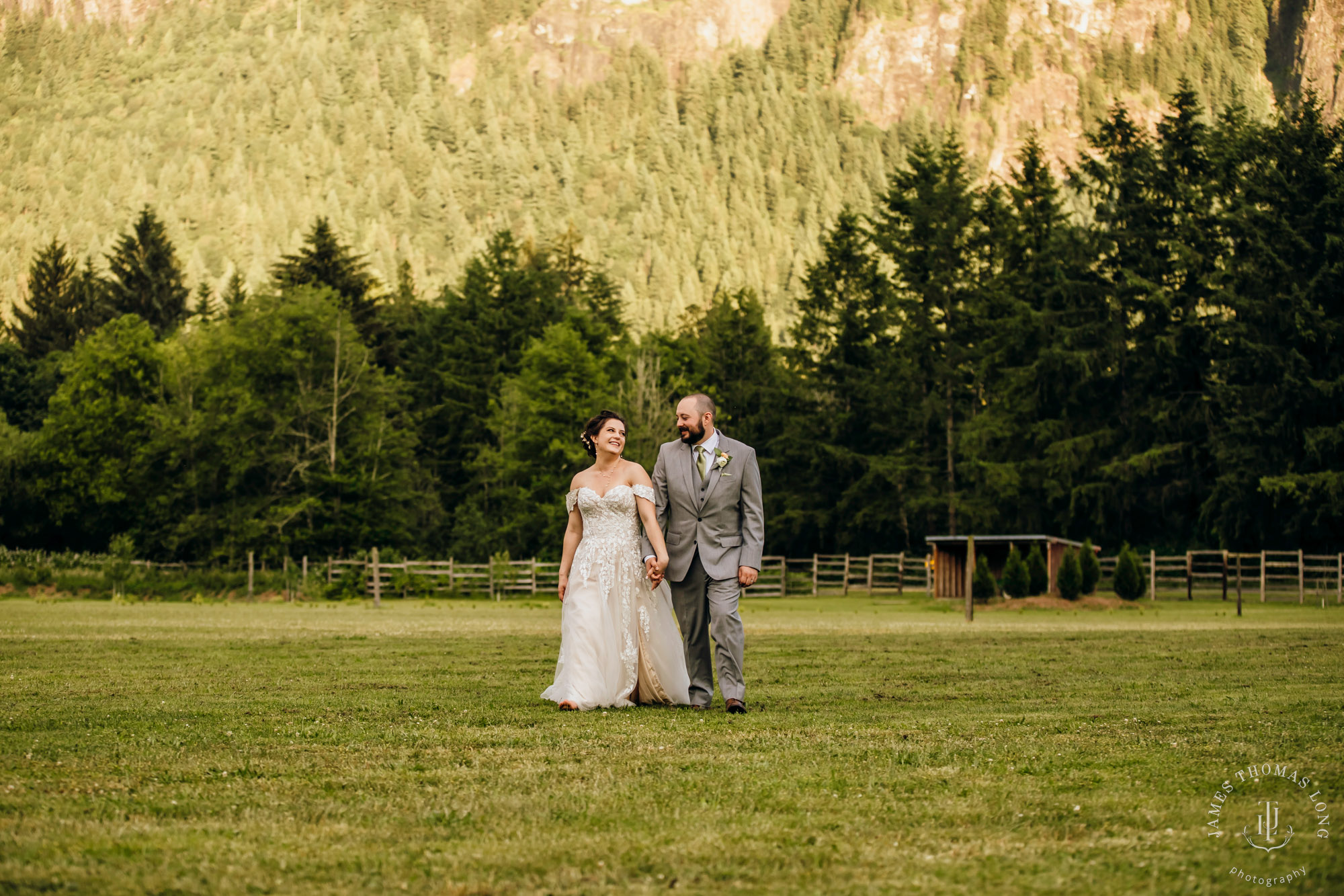 North Fork Farm Snoqualmie wedding by Snoqualmie wedding photographer James Thomas Long Photography