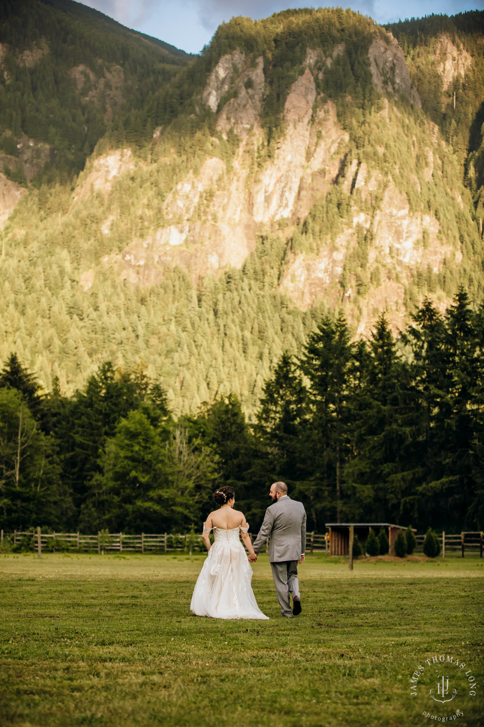 North Fork Farm Snoqualmie wedding by Snoqualmie wedding photographer James Thomas Long Photography