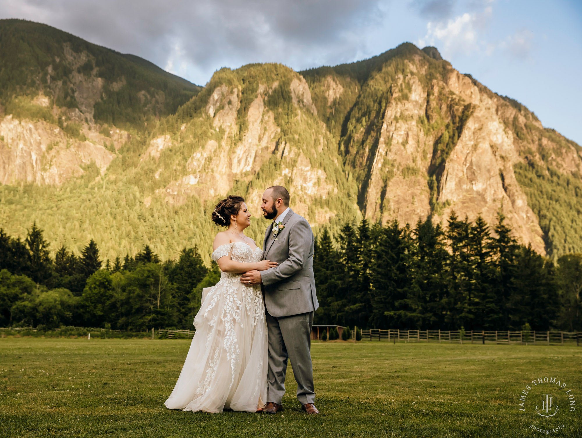 North Fork Farm Snoqualmie wedding by Snoqualmie wedding photographer James Thomas Long Photography