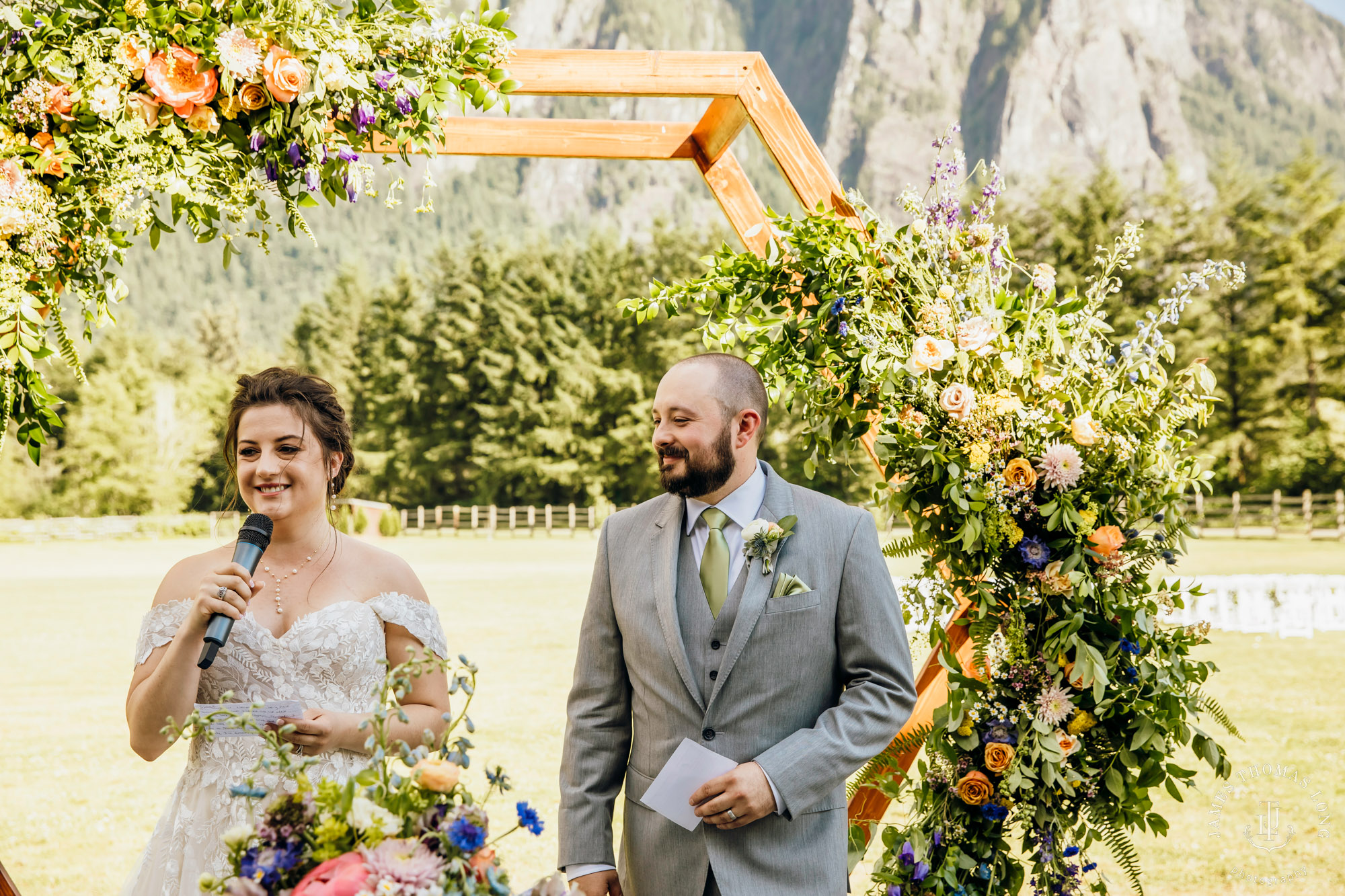 North Fork Farm Snoqualmie wedding by Snoqualmie wedding photographer James Thomas Long Photography