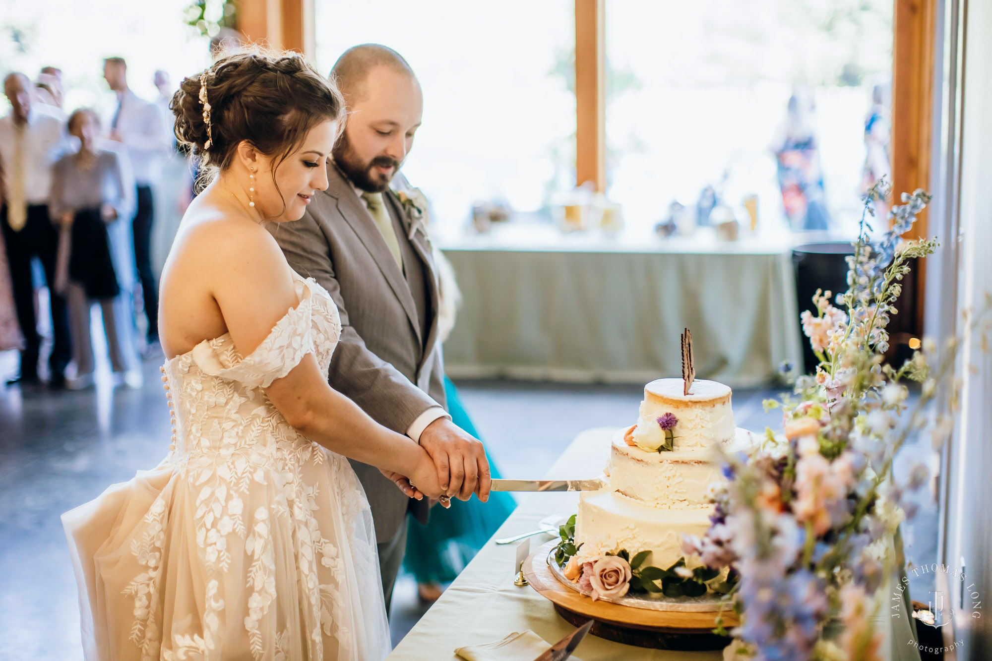 North Fork Farm Snoqualmie wedding by Snoqualmie wedding photographer James Thomas Long Photography